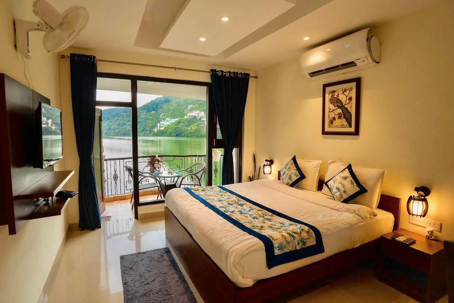 Double Room with Balcony in The Lake Hill
