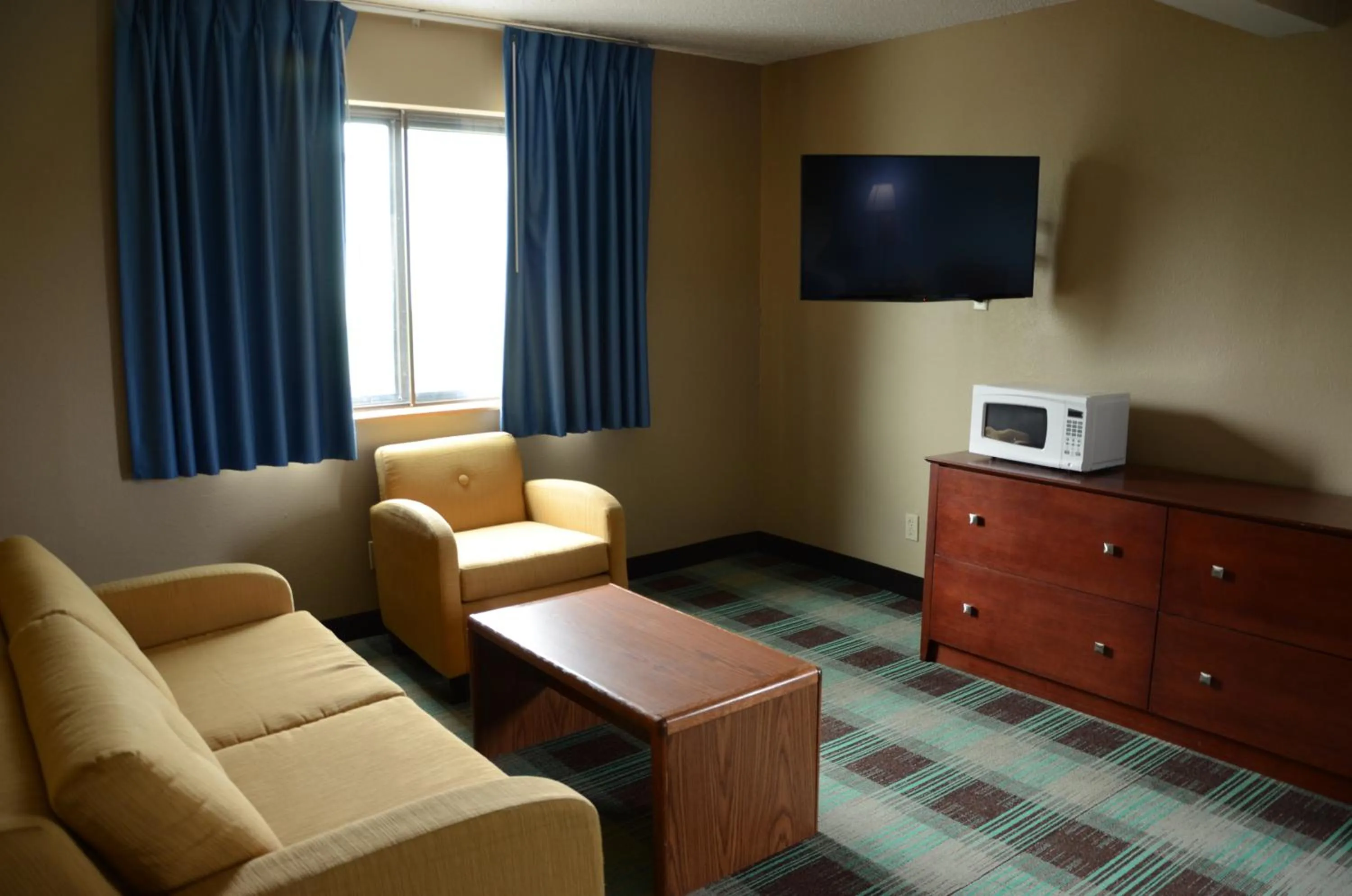Deluxe King Room - Non-Smoking in Super 8 by Wyndham Centerville