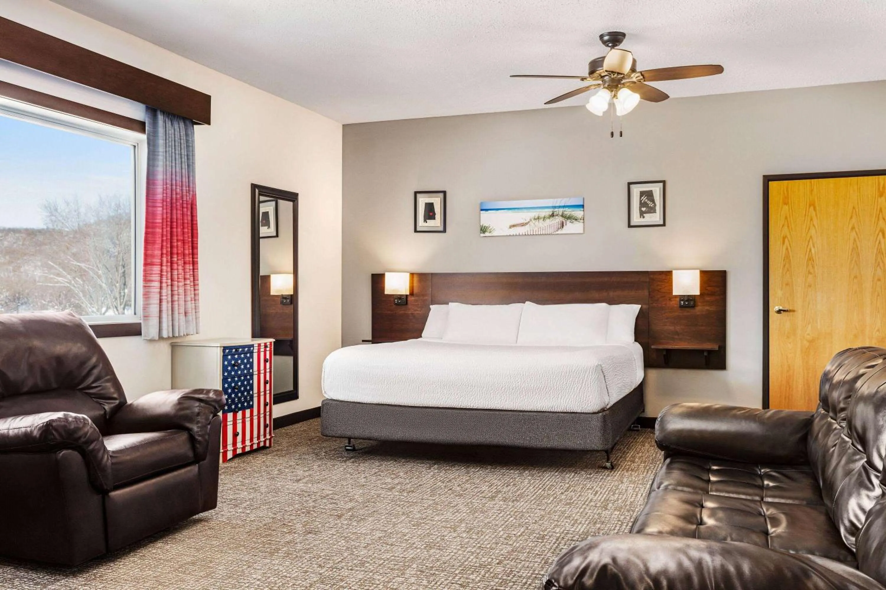 King Studio Suite - Mobility Access/Non-Smoking in Ramada by Wyndham Richland Center