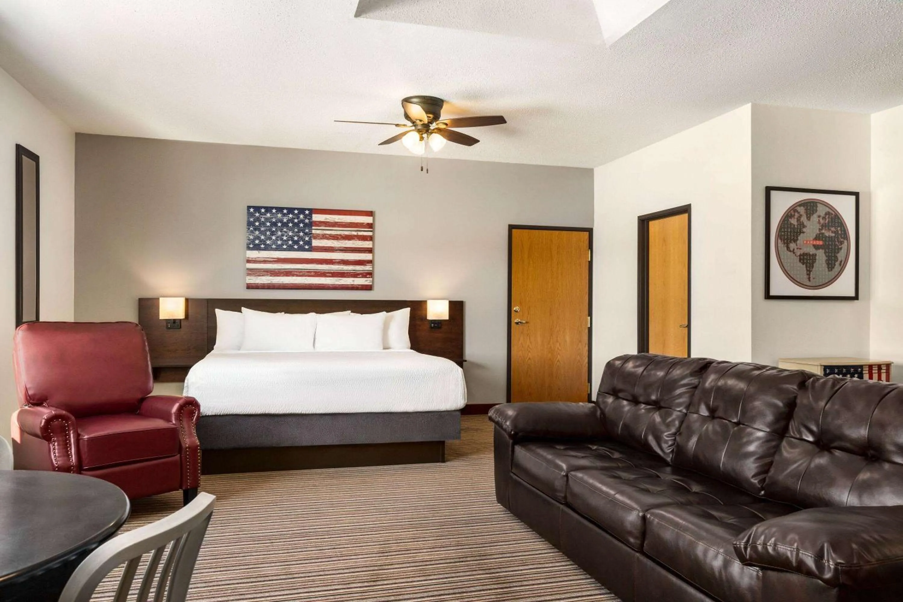 King Studio Suite - Non-Smoking in Ramada by Wyndham Richland Center