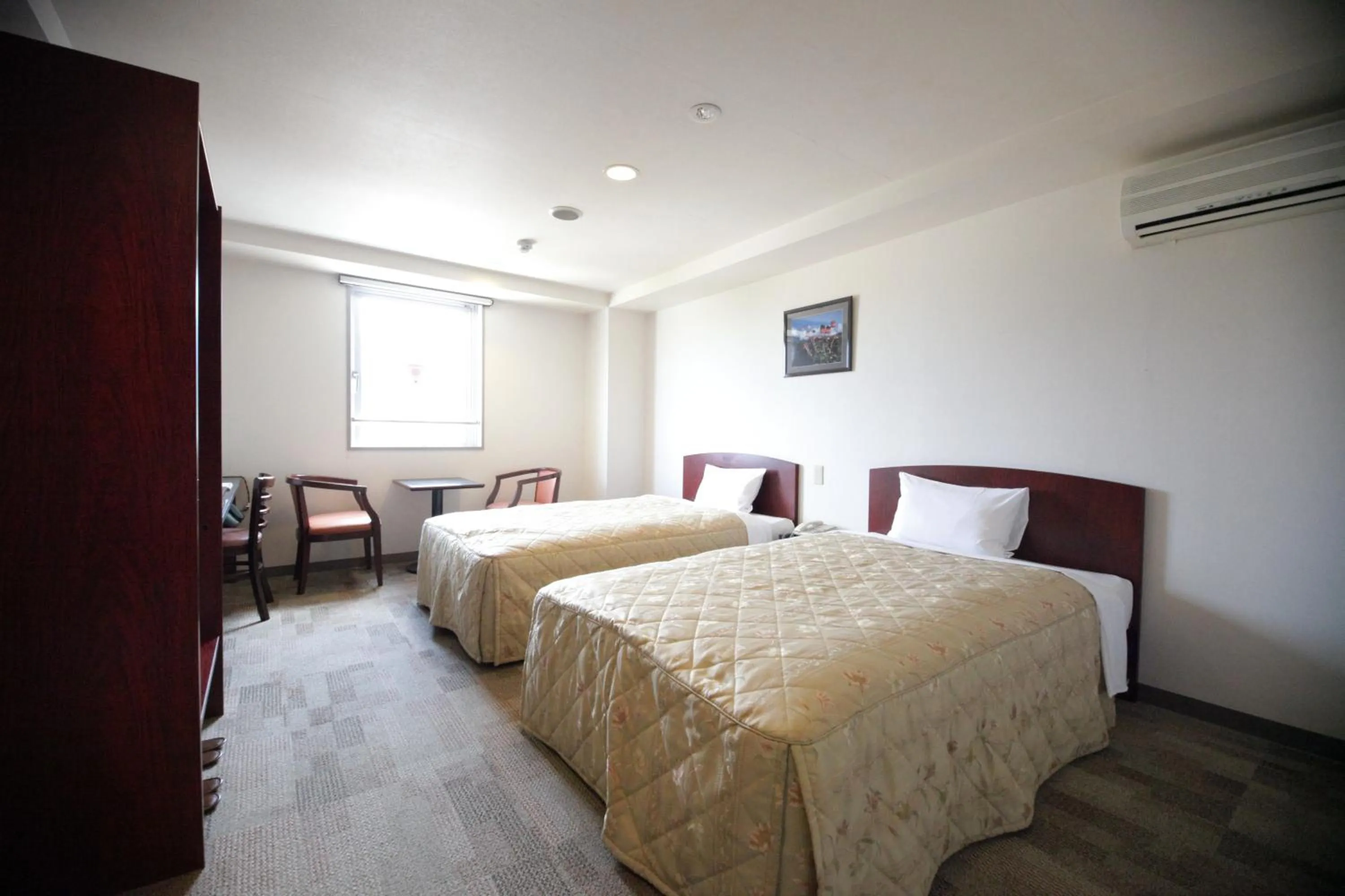 Twin Room - single occupancy - Smoking in Kuretake Inn Gotemba Inter Gold Cabin