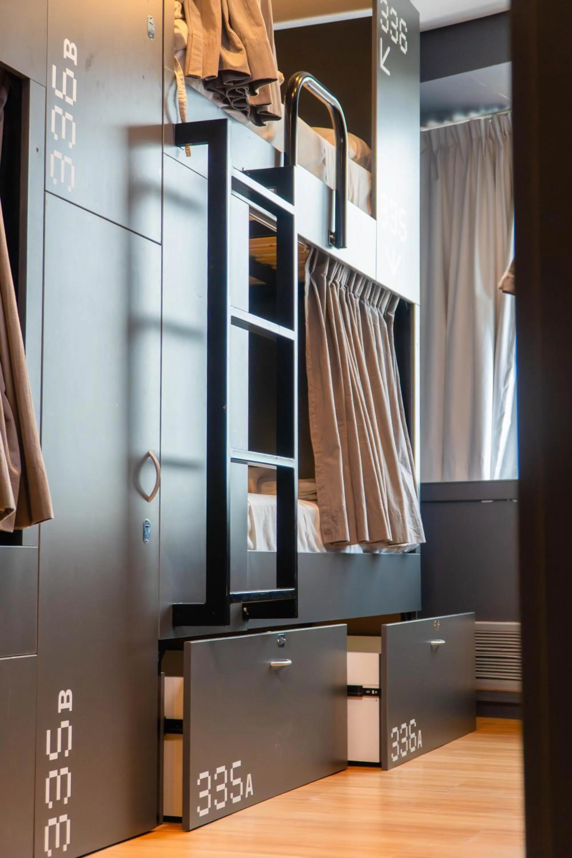 Single Bed in 6-Bed Dormitory Room in MONS hostel