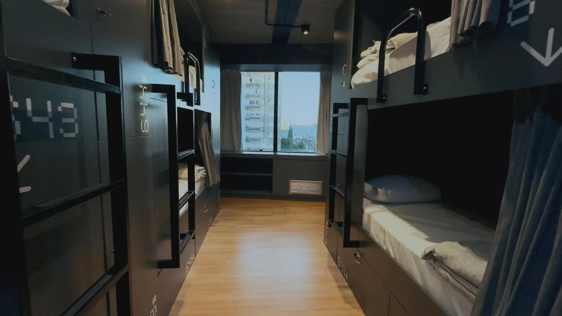 Family Room with Private Bathroom in MONS hostel