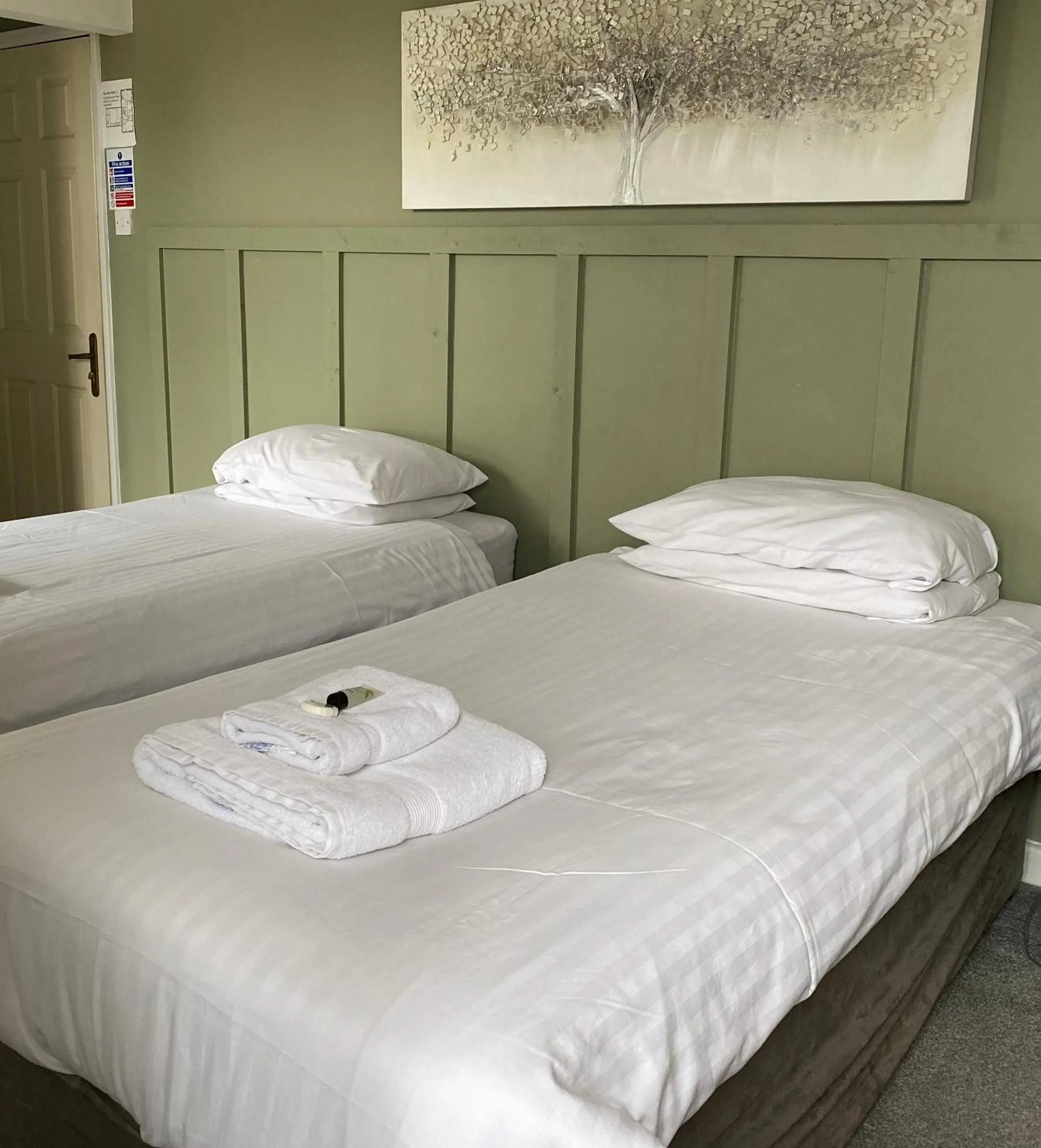 Double or Twin Room with Bathroom in Fieldways