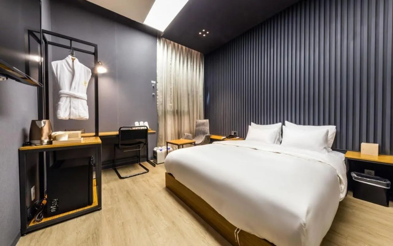 Standard Double Room in Hotel The Artist Yeonsinnae