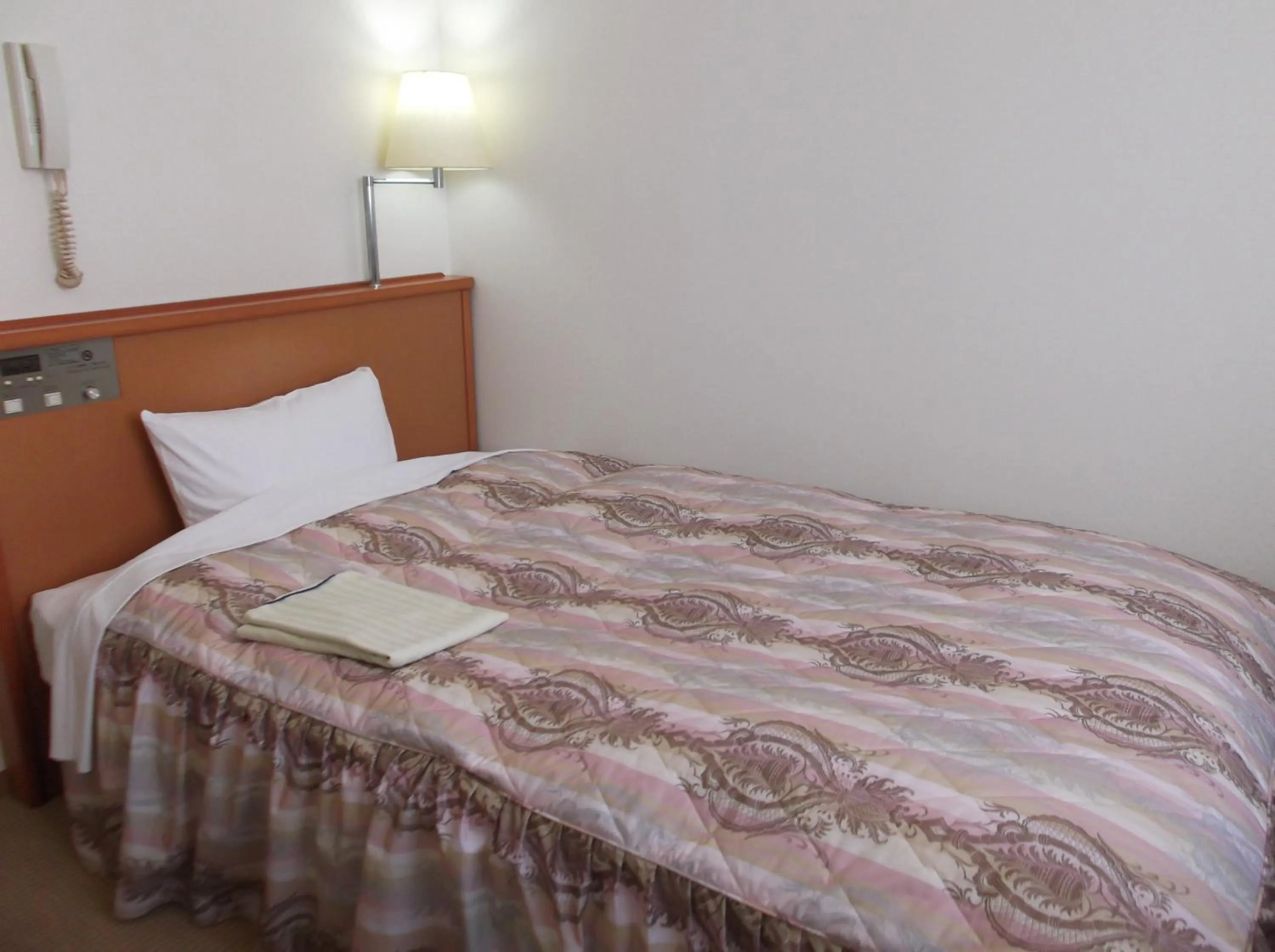 Double Room with Small Double Bed - Smoking in Hotel Sunrise21