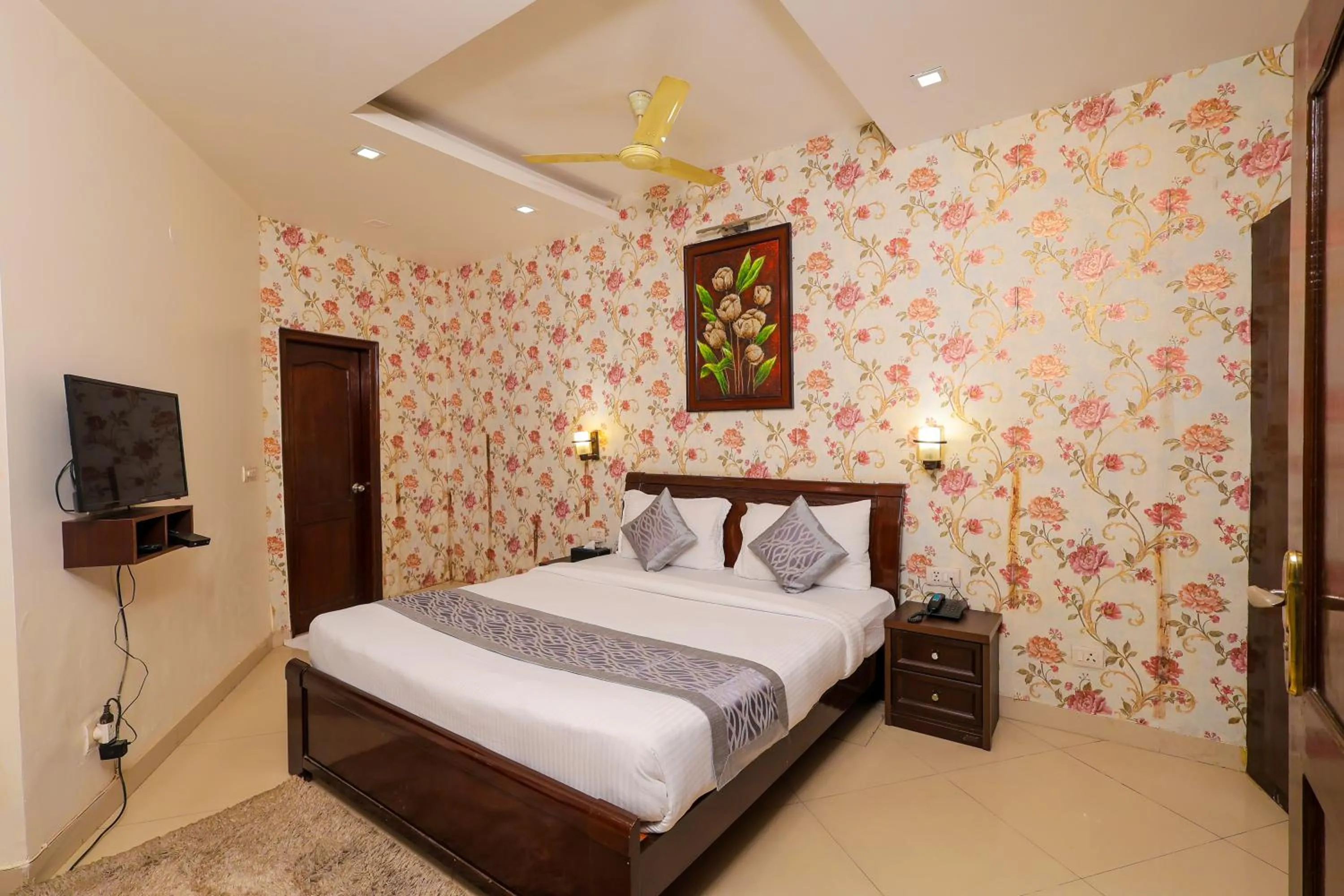 Deluxe Suite - single occupancy in Nikko Blue - Boutique Hotel