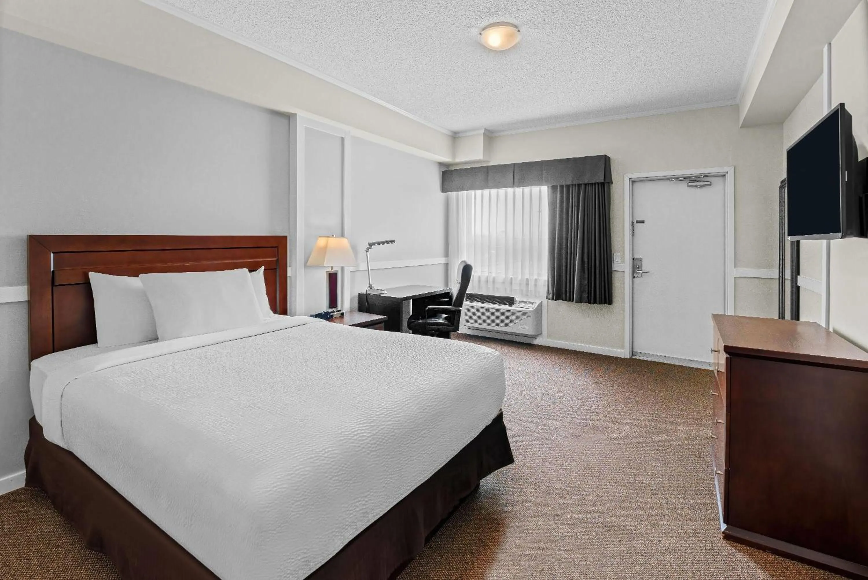 1 Queen Bed, Efficiency Suite, Non-Smoking in Days Inn by Wyndham Lamont