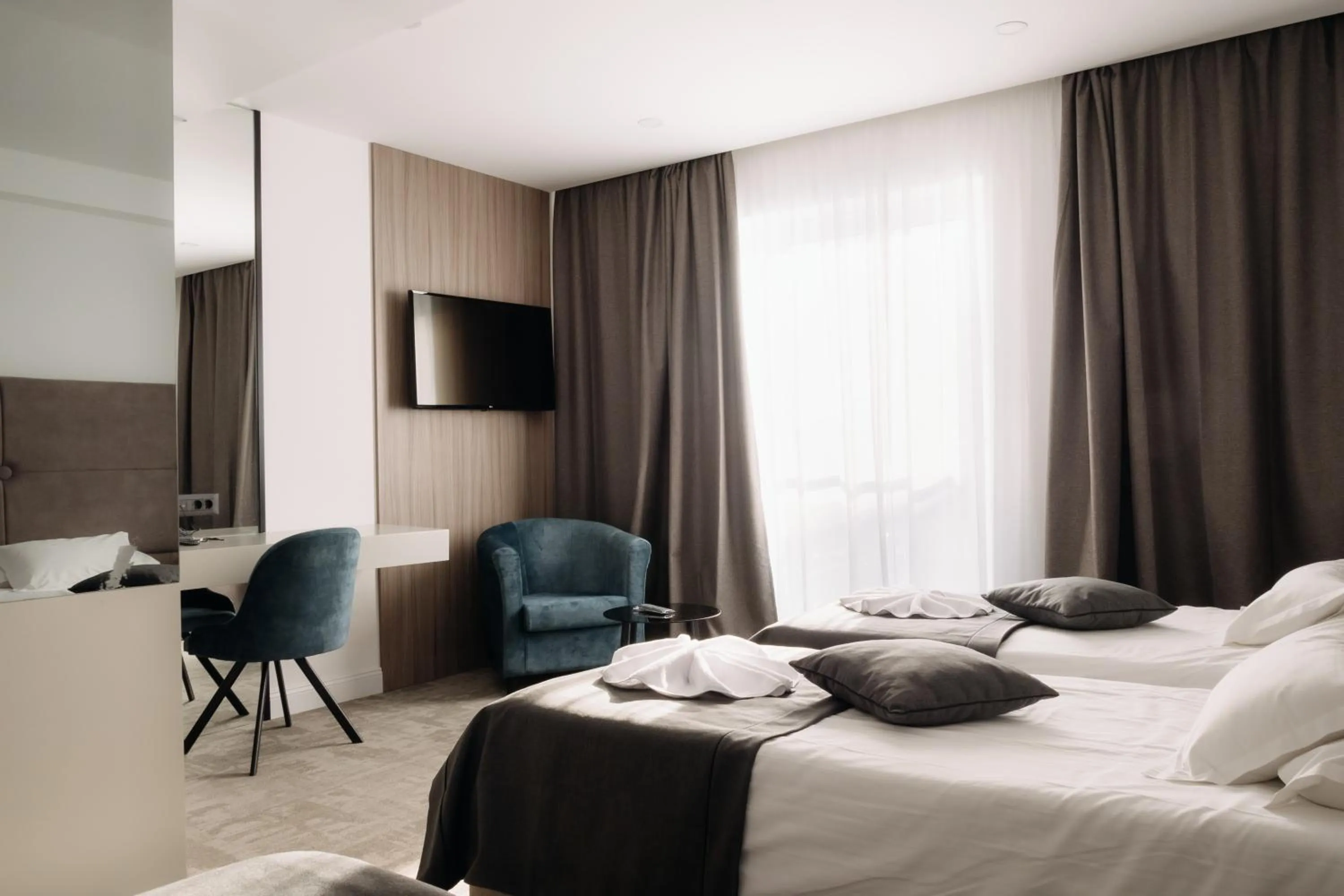 Deluxe Triple Room with Partial Sea View in Hotel Fanat