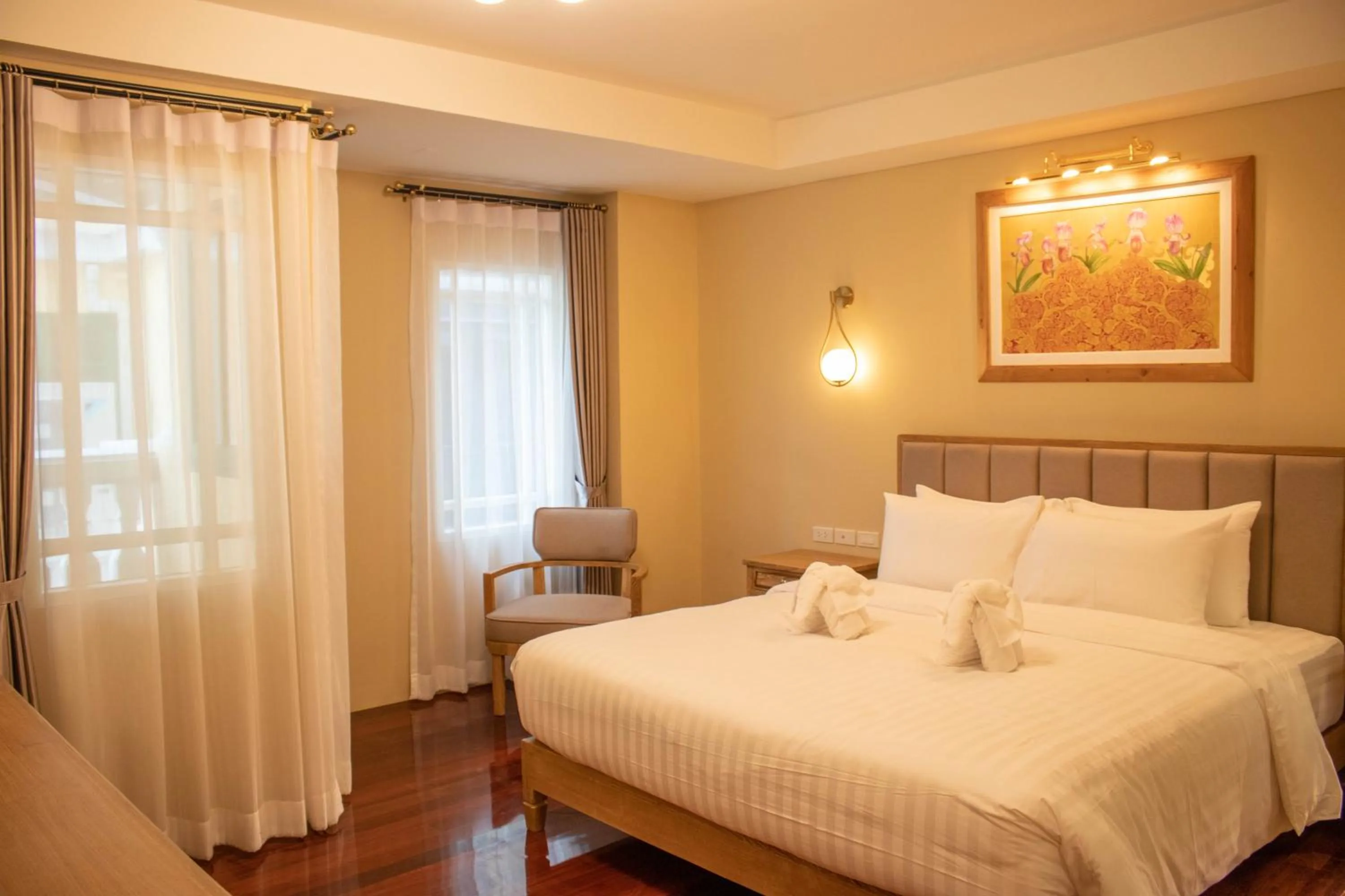 Deluxe Double Room in Siri Ratchadamnoen Bangkok Hotel