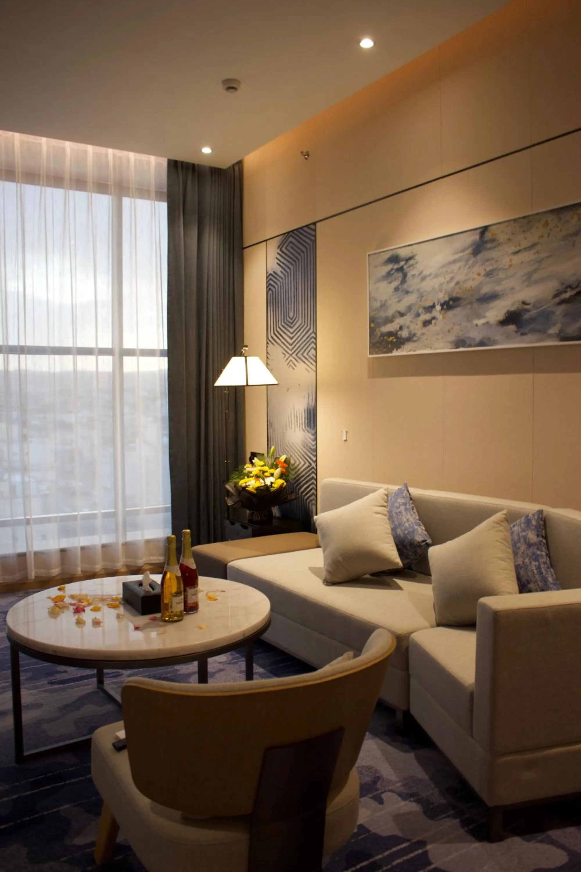 Royal Suite with One King and Two Single Beds - single occupancy - Non-Smoking in Best Western Plus Danat Almansak Hotel