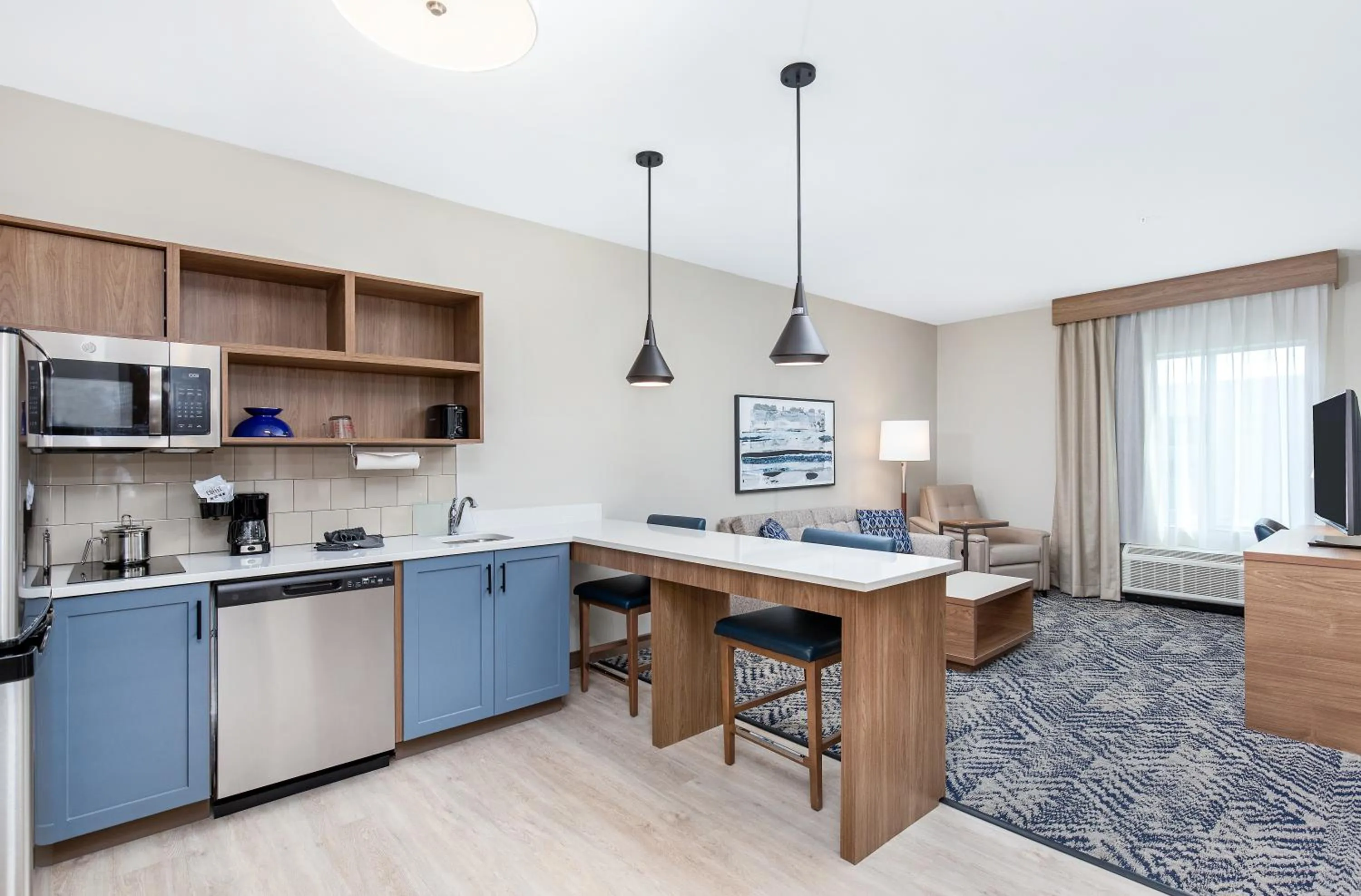 One-Bedroom King Suite with Mobility Accessible Tub in Candlewood Suites Erlanger - South Cincinnati by IHG