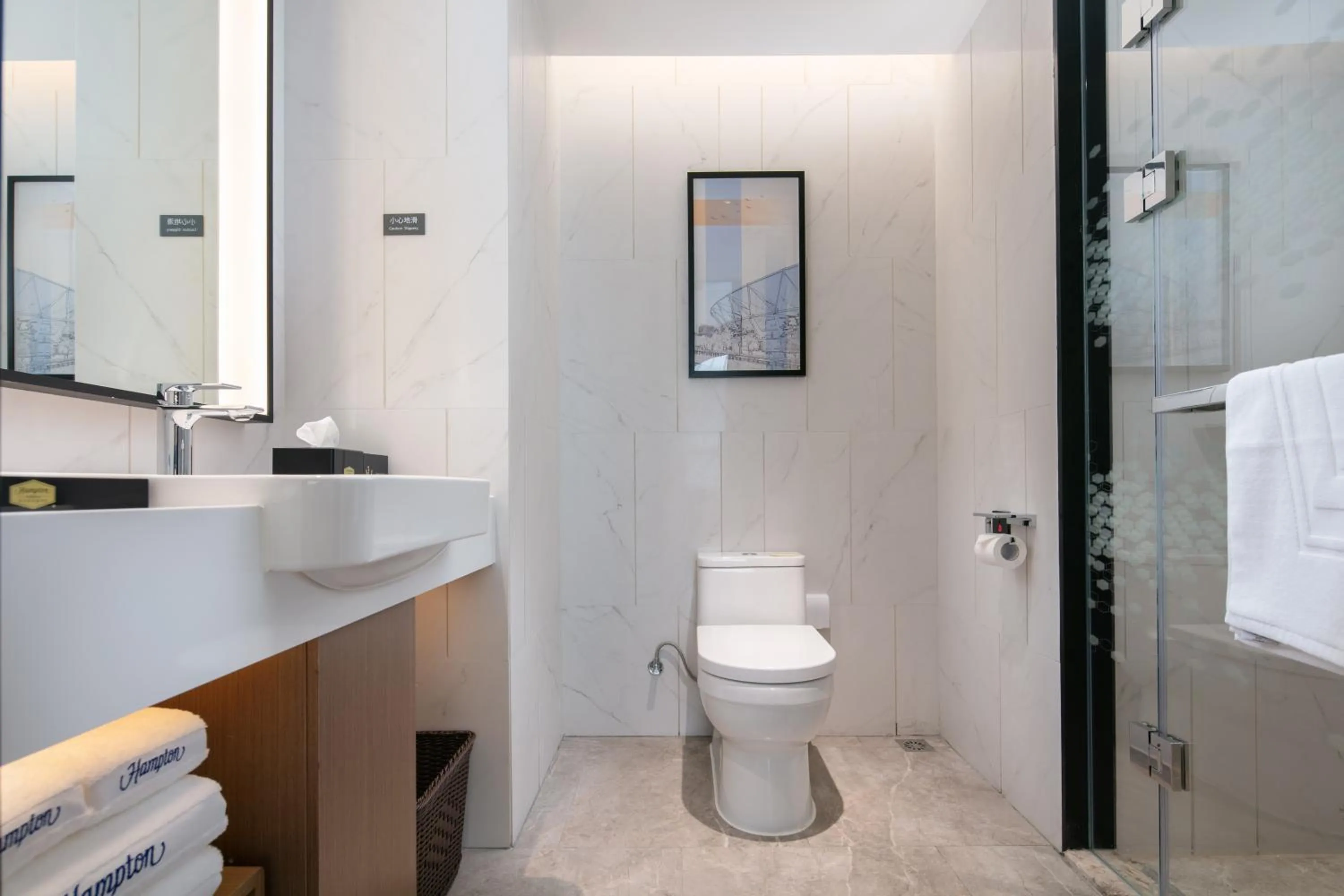 Superior King Room in Hampton by Hilton Foshan Dali