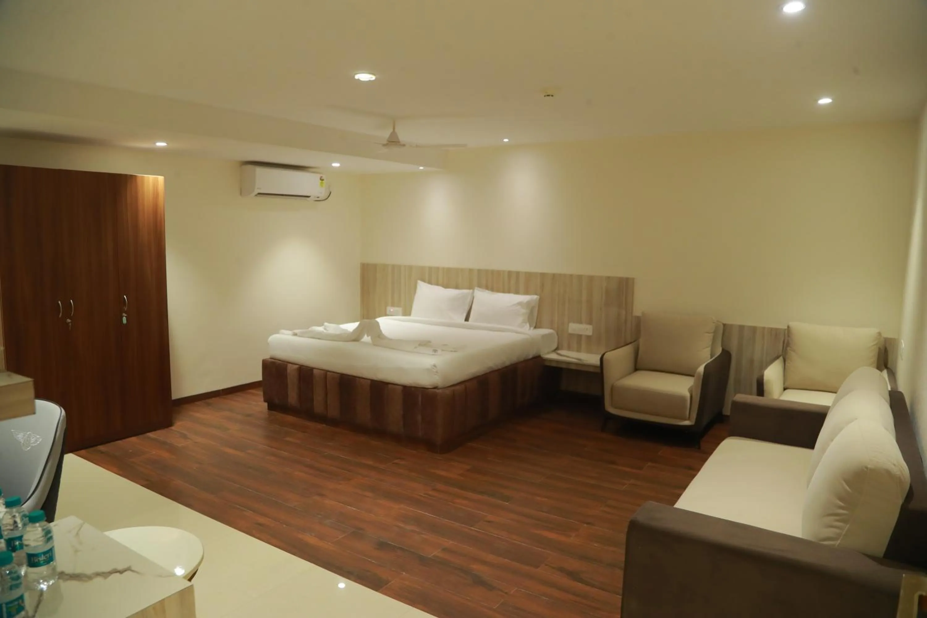 Suite in Grand Manor Suites