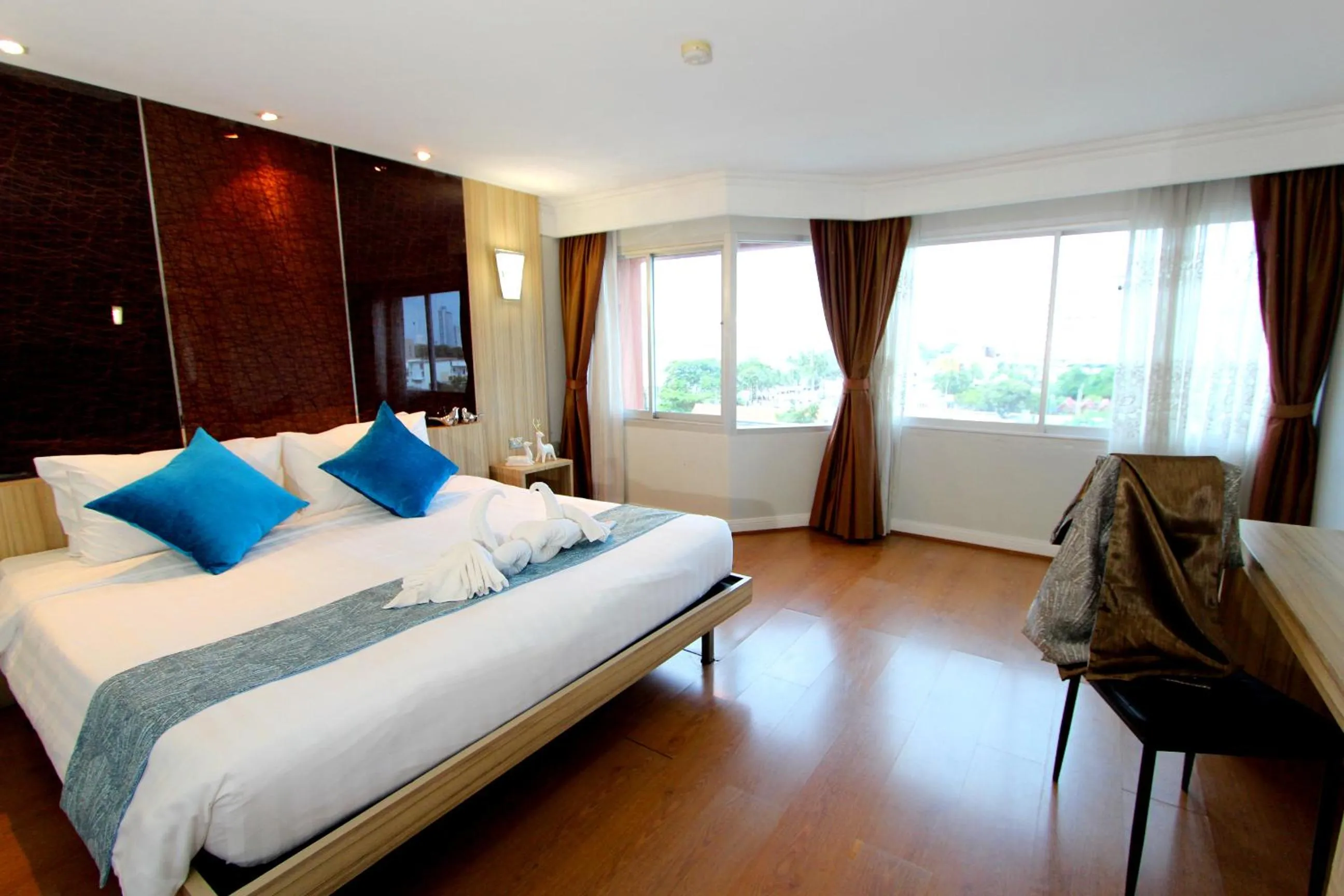 Deluxe Double Room in Coco Beach Hotel Jomtien Pattaya