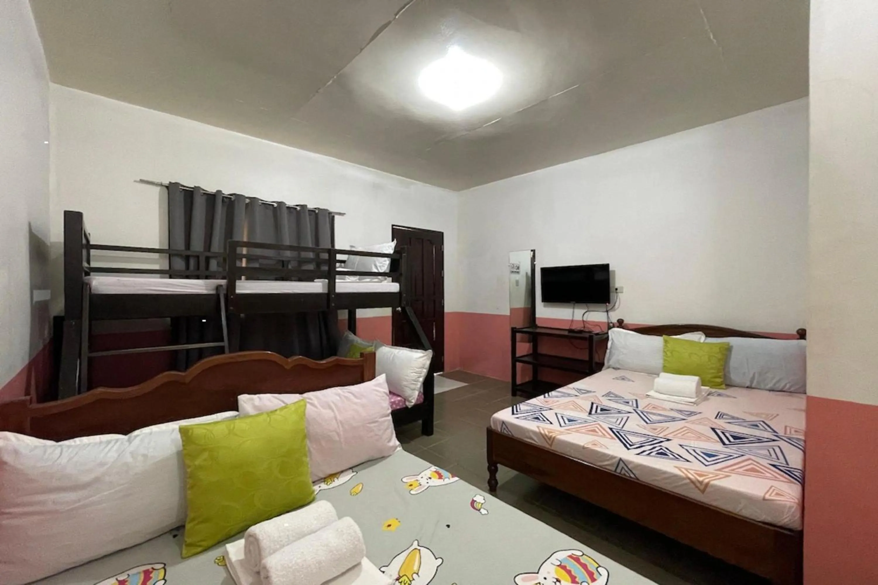 Mixed Dormitory Room in Jamjen's Lodge