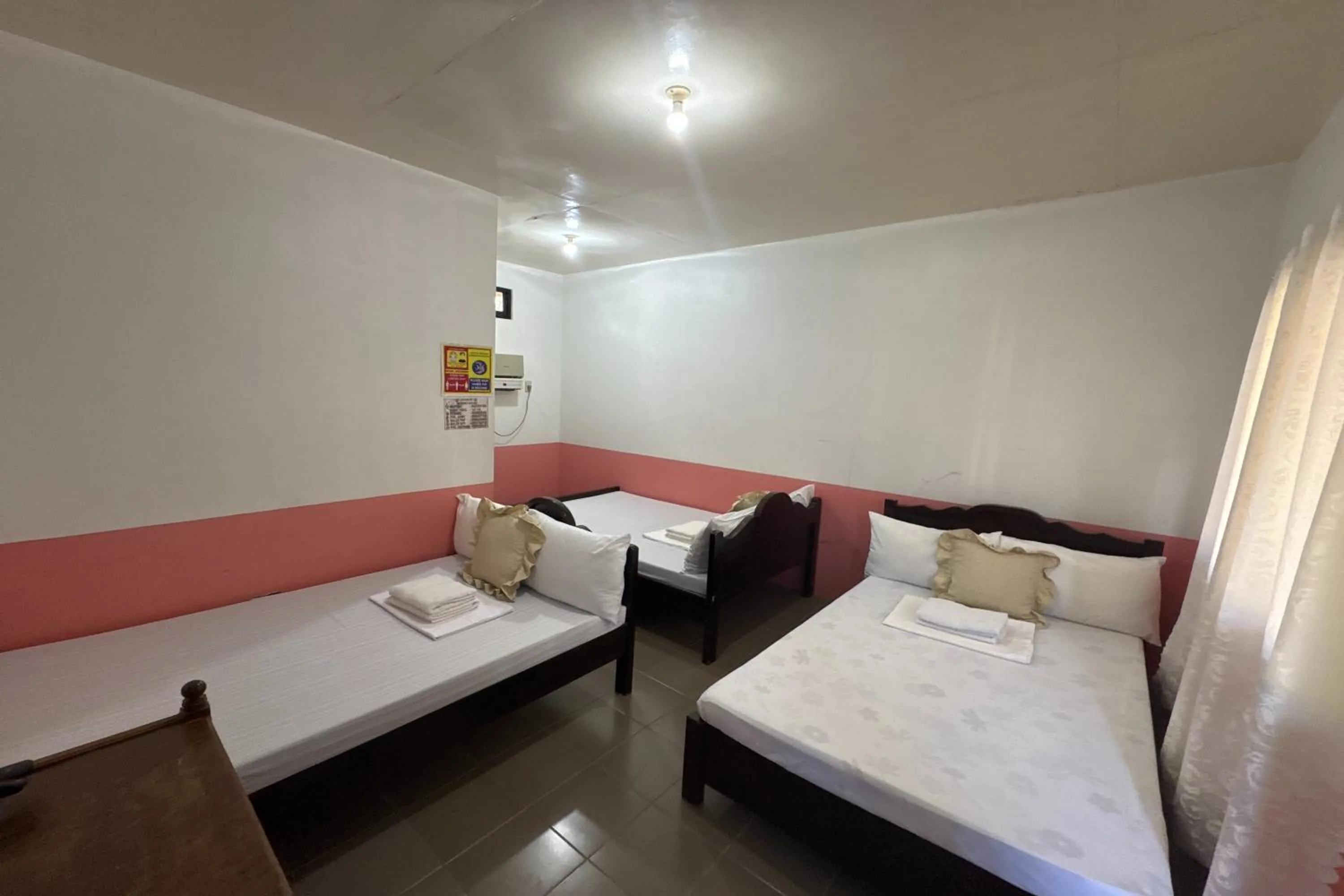 6-Bed Mixed Dormitory Room in Jamjen's Lodge