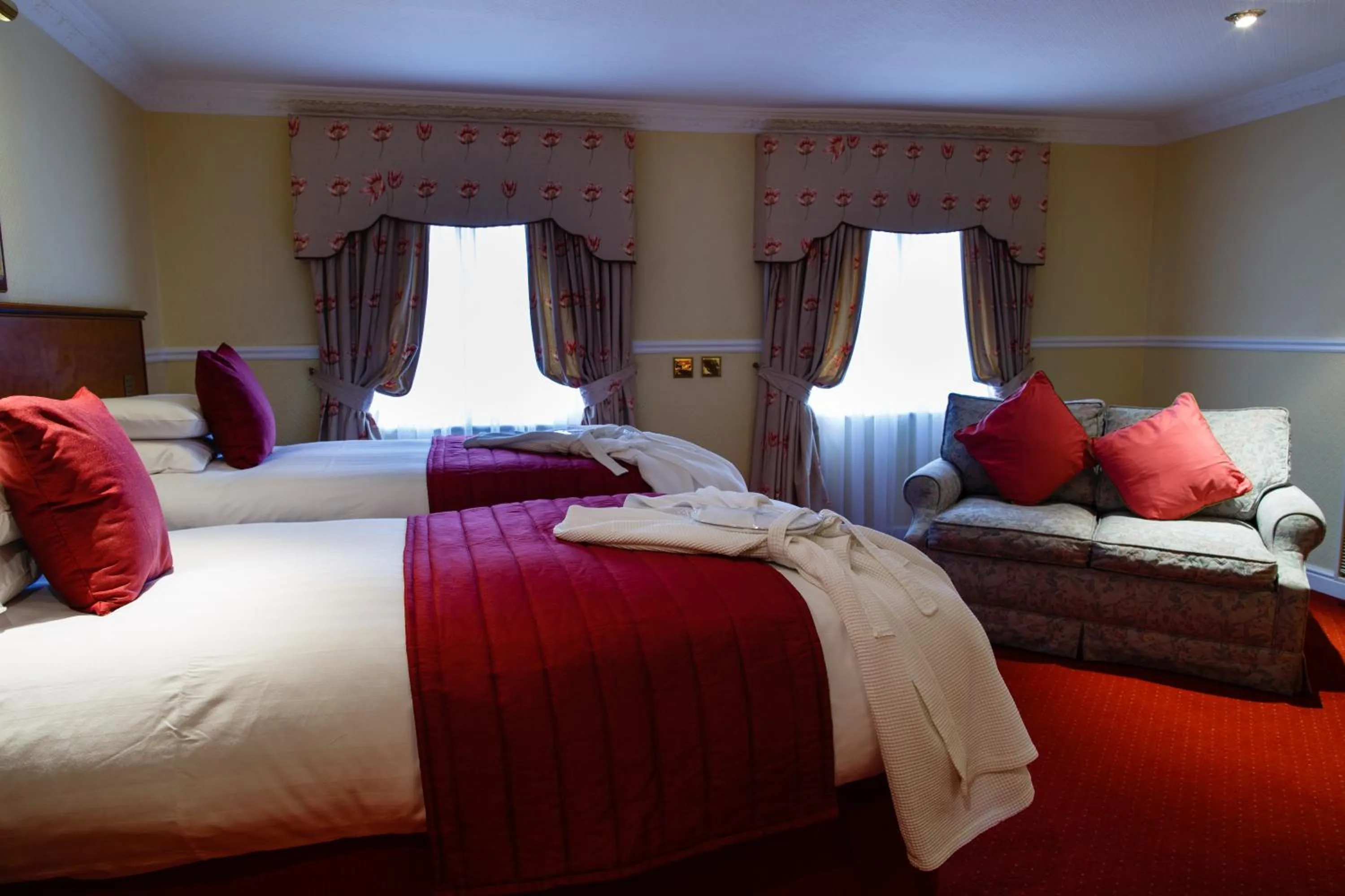 Superior Twin Room in Best Western Lichfield City Centre The George Hotel
