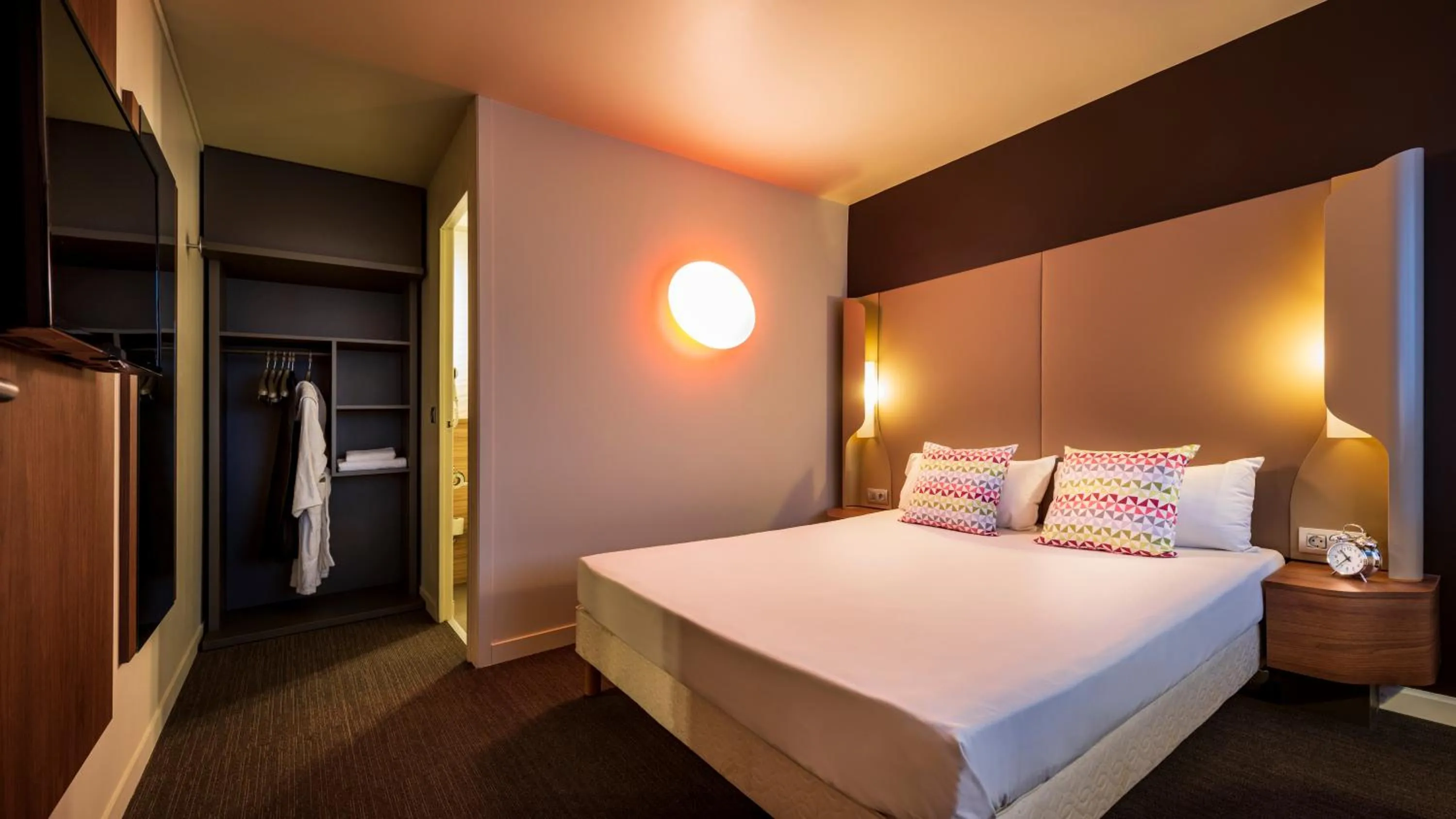Standard Room - 1 Queen Bed in Campanile Hotel & Restaurant Amsterdam Zuid-Oost