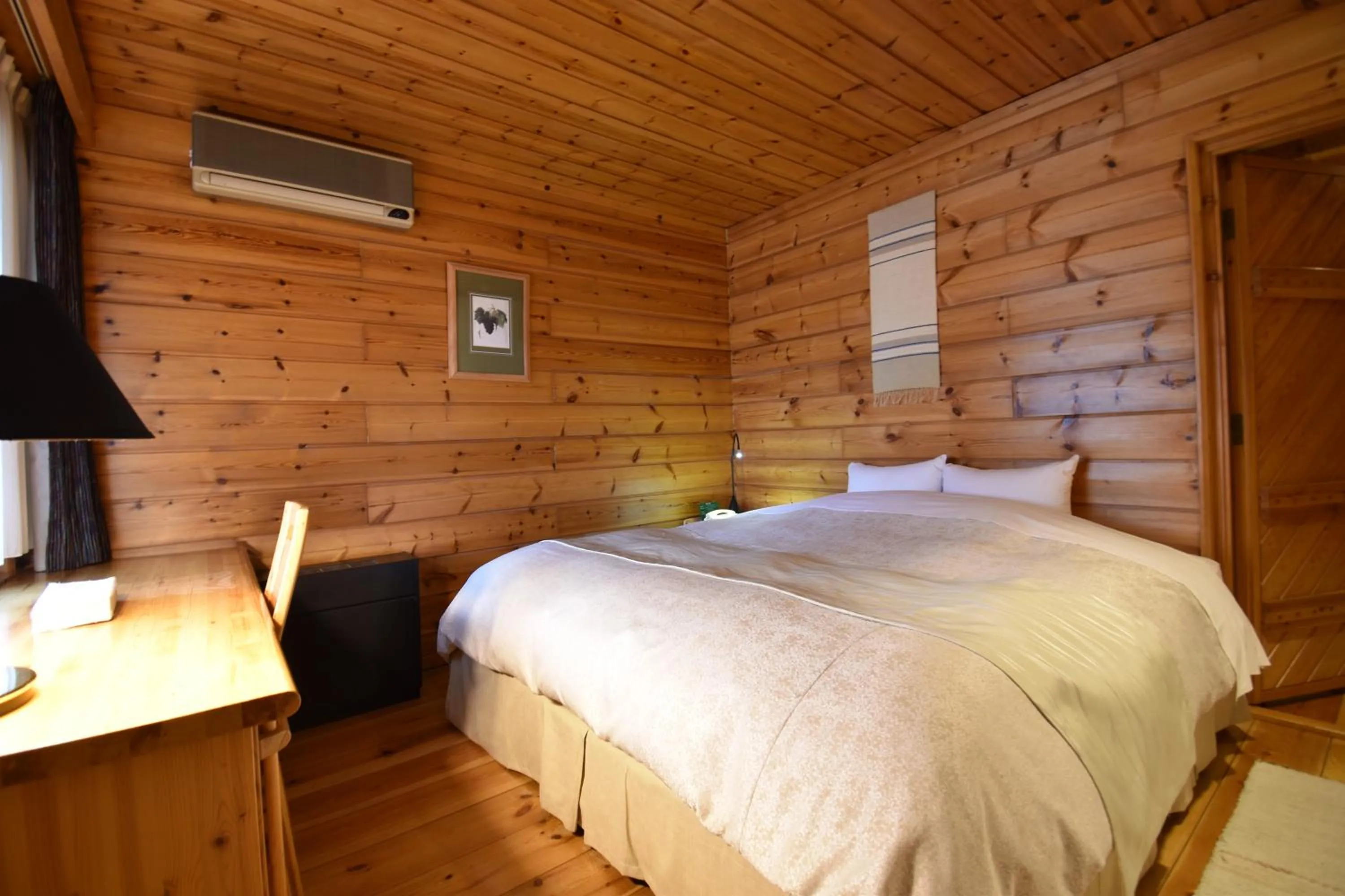 King Bed Room in a Part of Big Cottage - single occupancy in Hotel Nidom