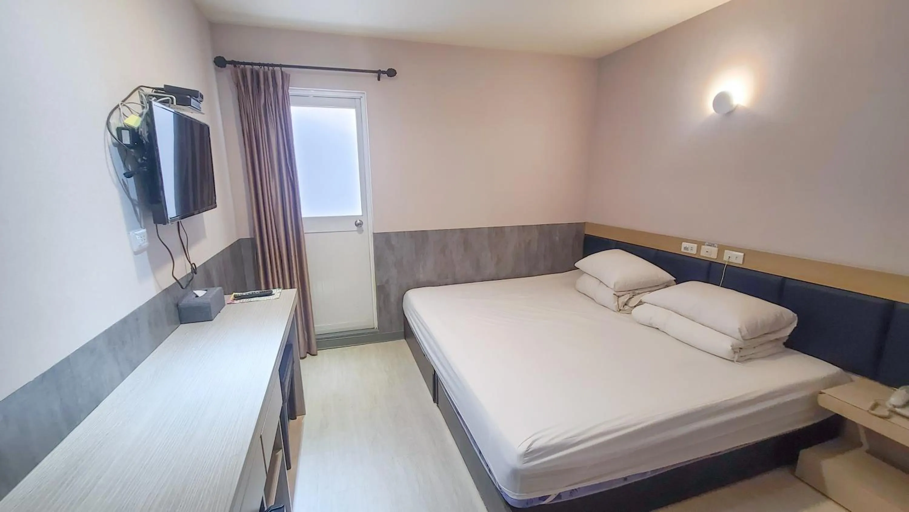 Double Room with Balcony in Chao She Hotel