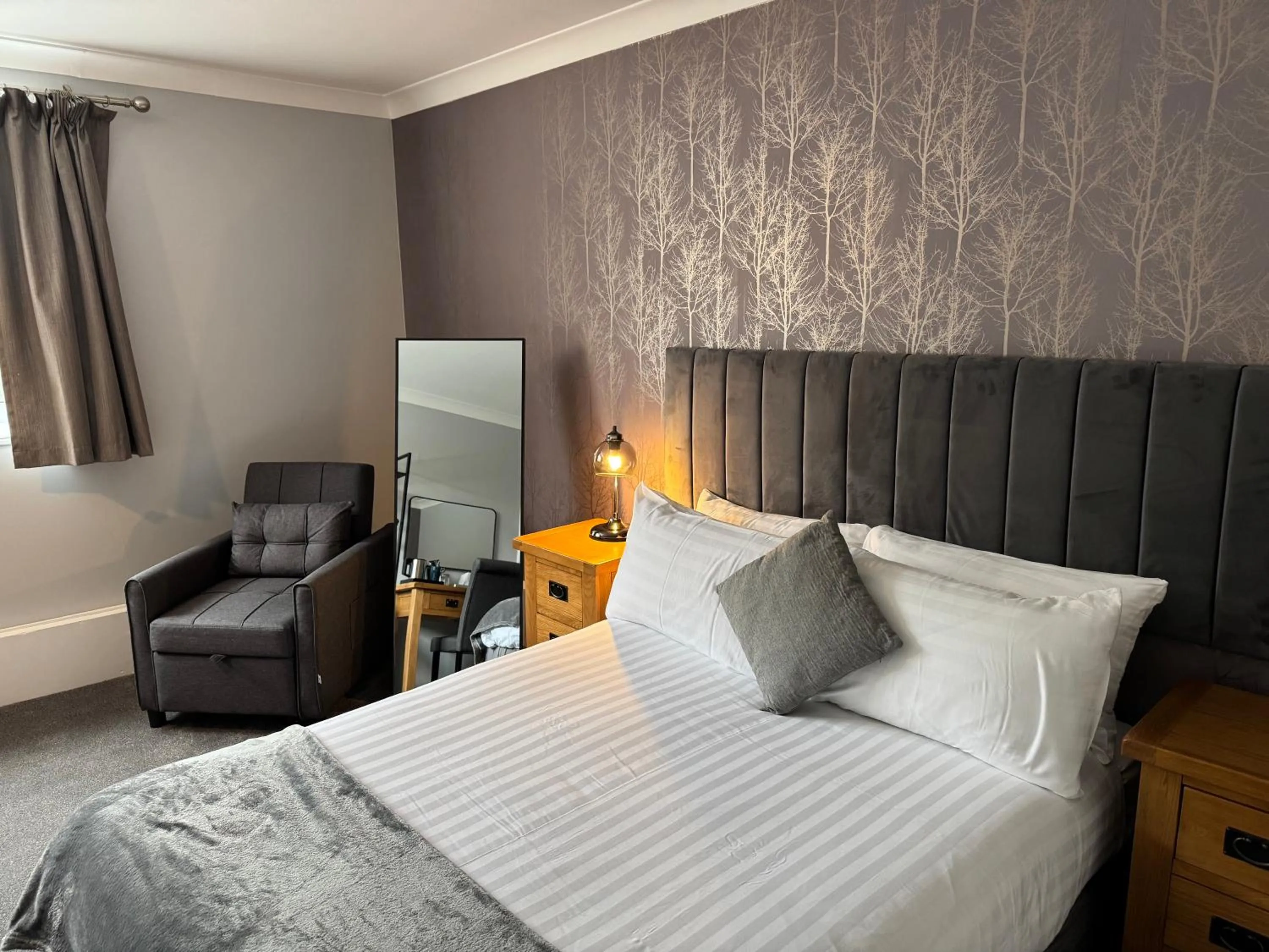 Standard Double Room in Oaklands Hotel