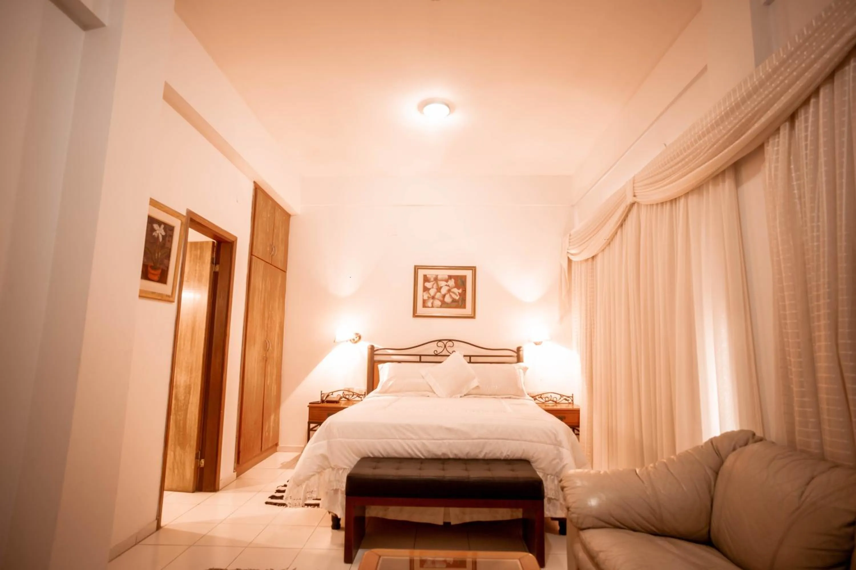 Deluxe Double Room with Bath in Hotel Santo Domingo