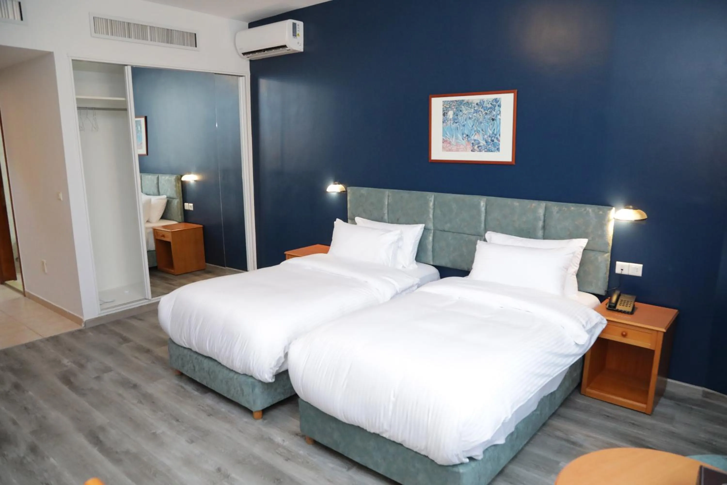 Deluxe Twin Room in El Sheikh Suites Hotel