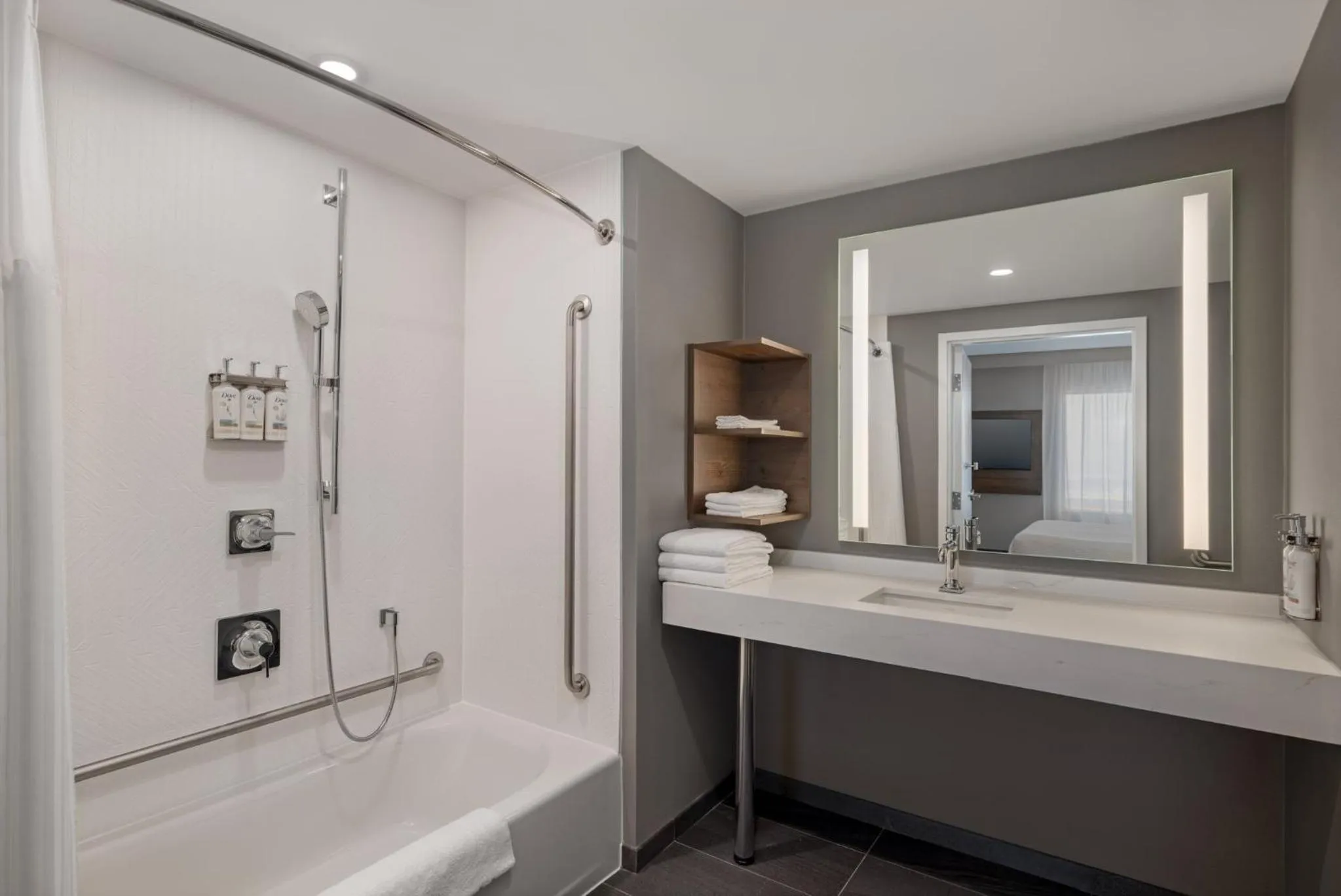 One-Bedroom King Suite with Communications and Mobility Accessible Tub in Staybridge Suites Port Elgin by IHG