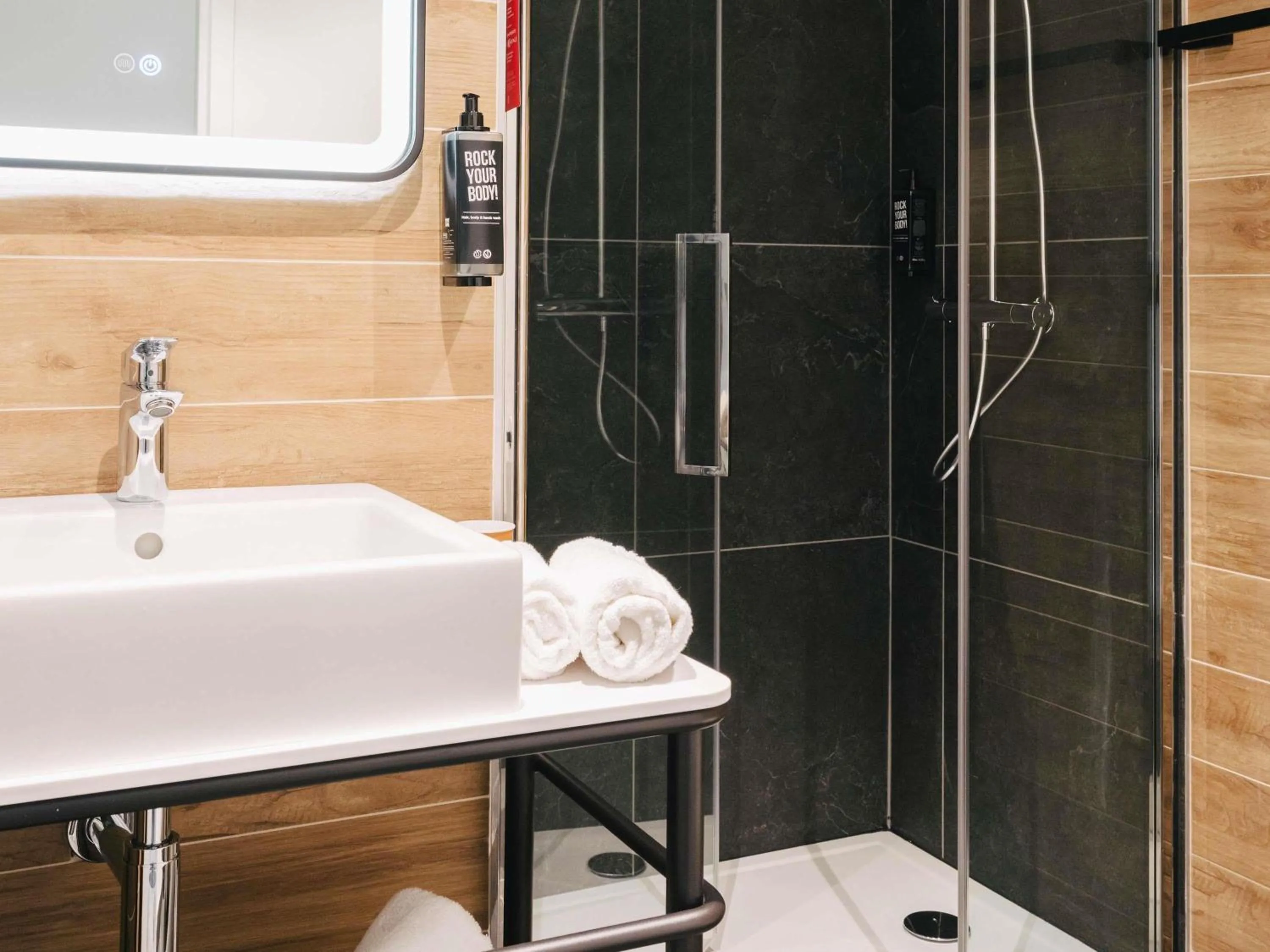 Standard Twin Room in ibis Rouen Centre Rive Droite Pasteur