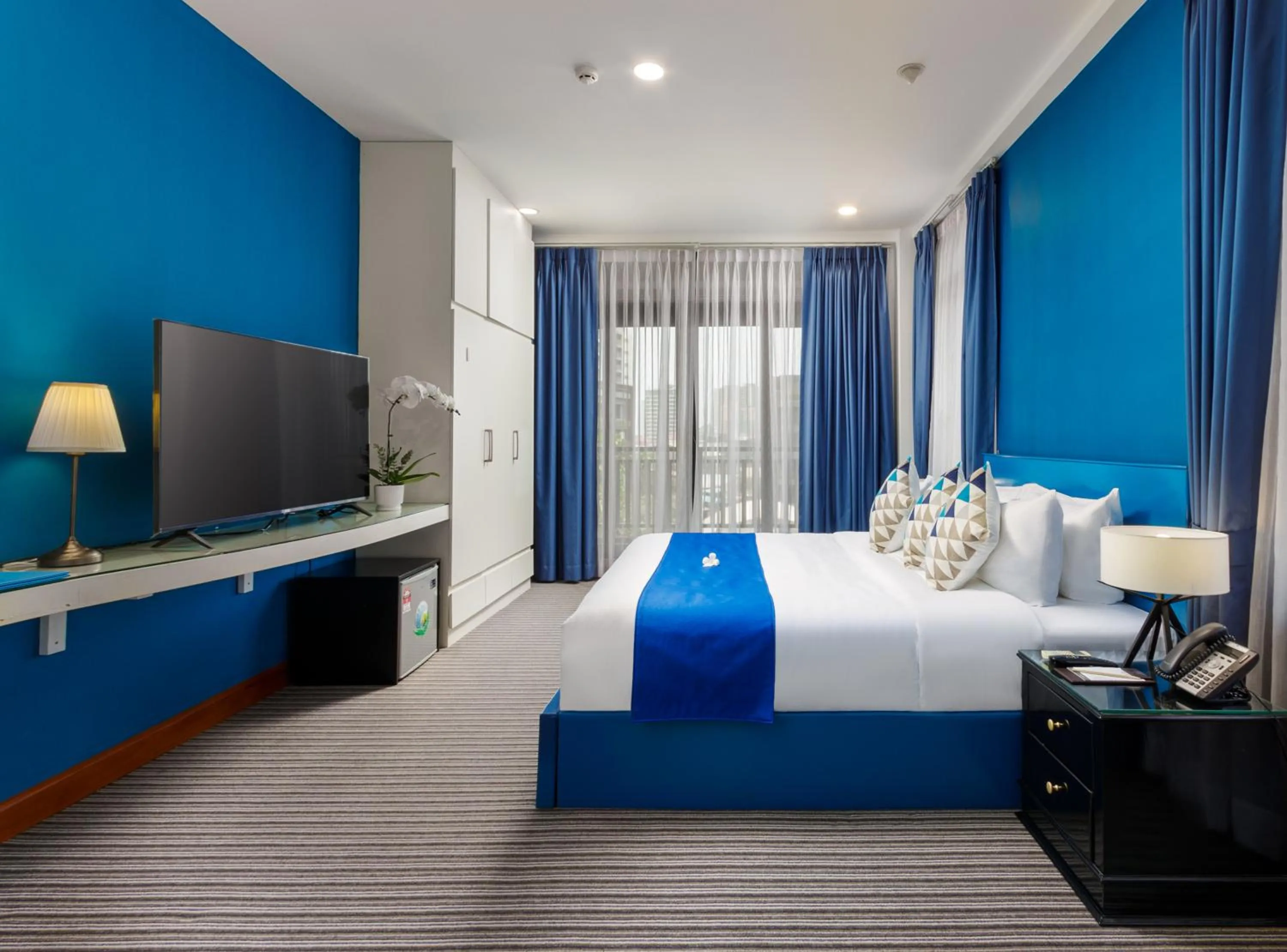 Vertigo King With Balcony  in Jaya Suites Hotel