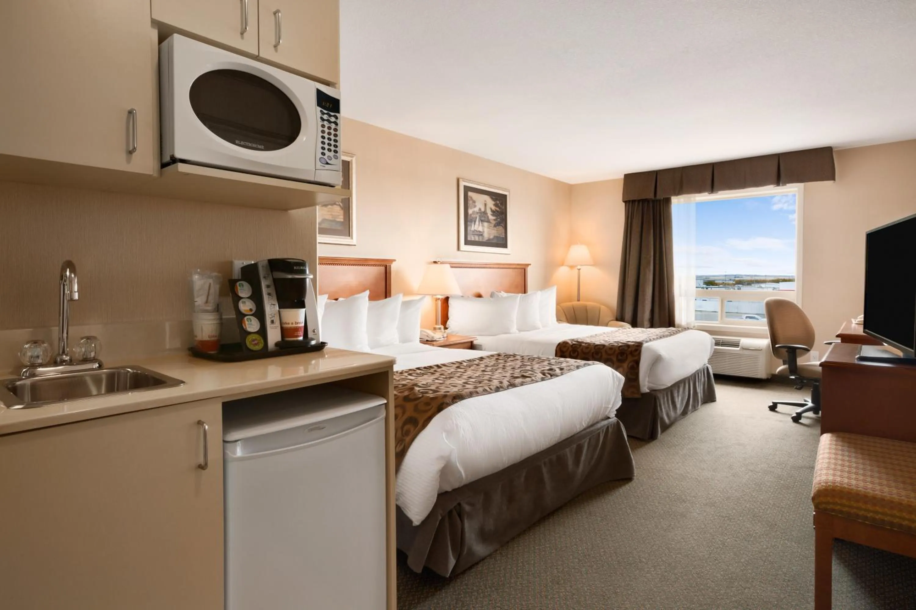 Queen Room with Two Queen Beds - Non-Smoking in Ramada by Wyndham Clairmont/Grande Prairie