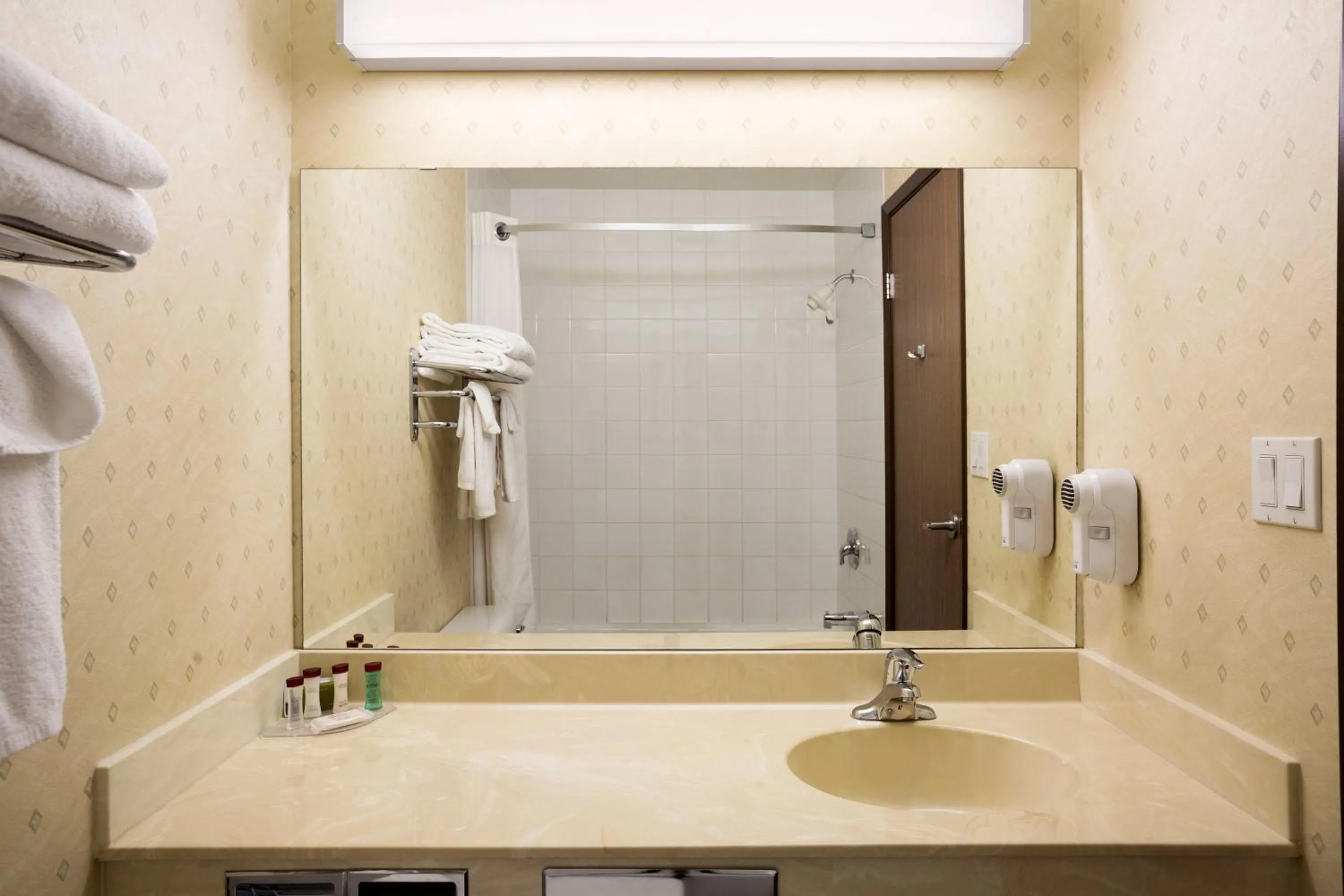 King Room - Non-Smoking in Ramada by Wyndham Clairmont/Grande Prairie