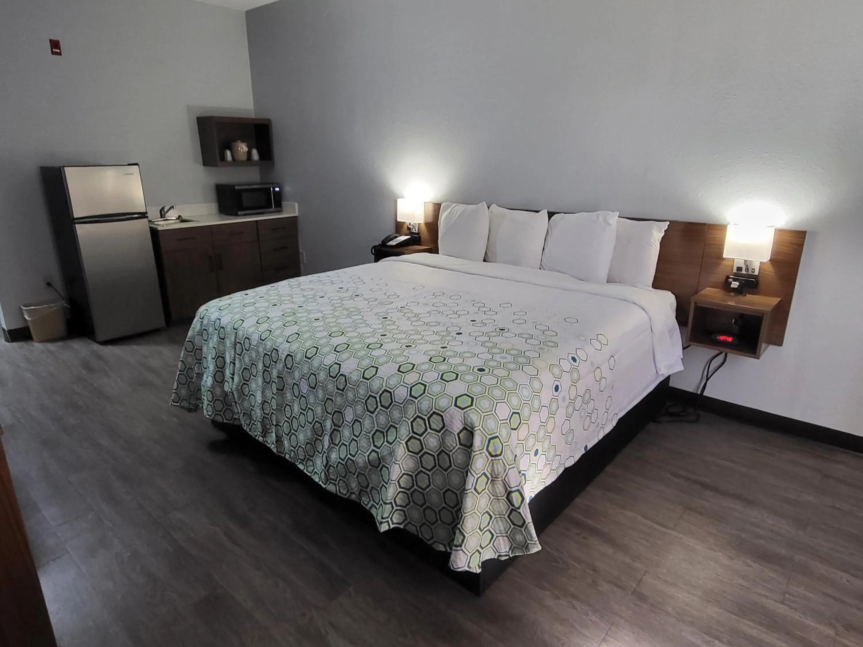 Studio King Room Disability Access Non-Smoking in HomeTowne Studios by Red Roof Prattville