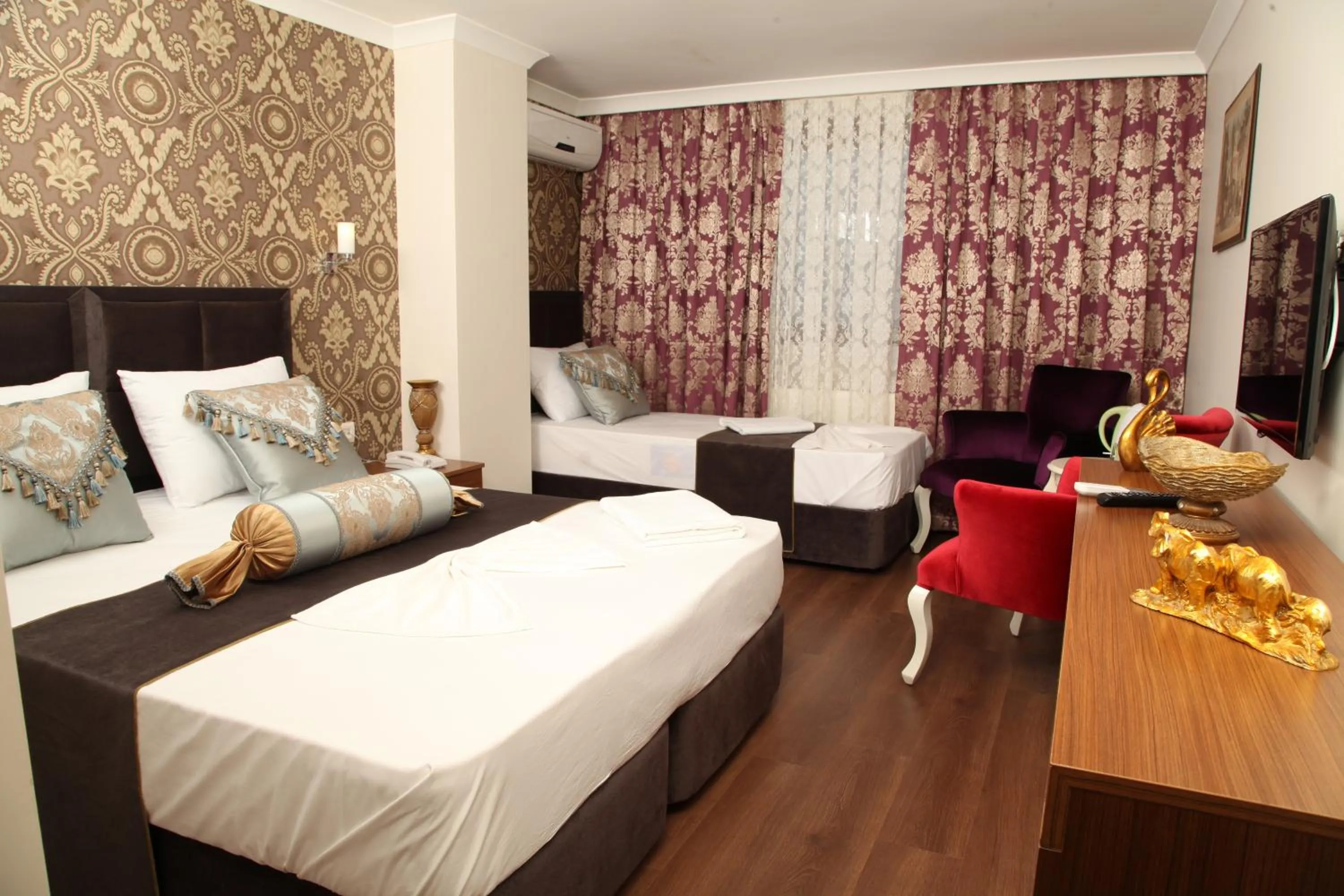 Basic Triple Room in Safir Hotel