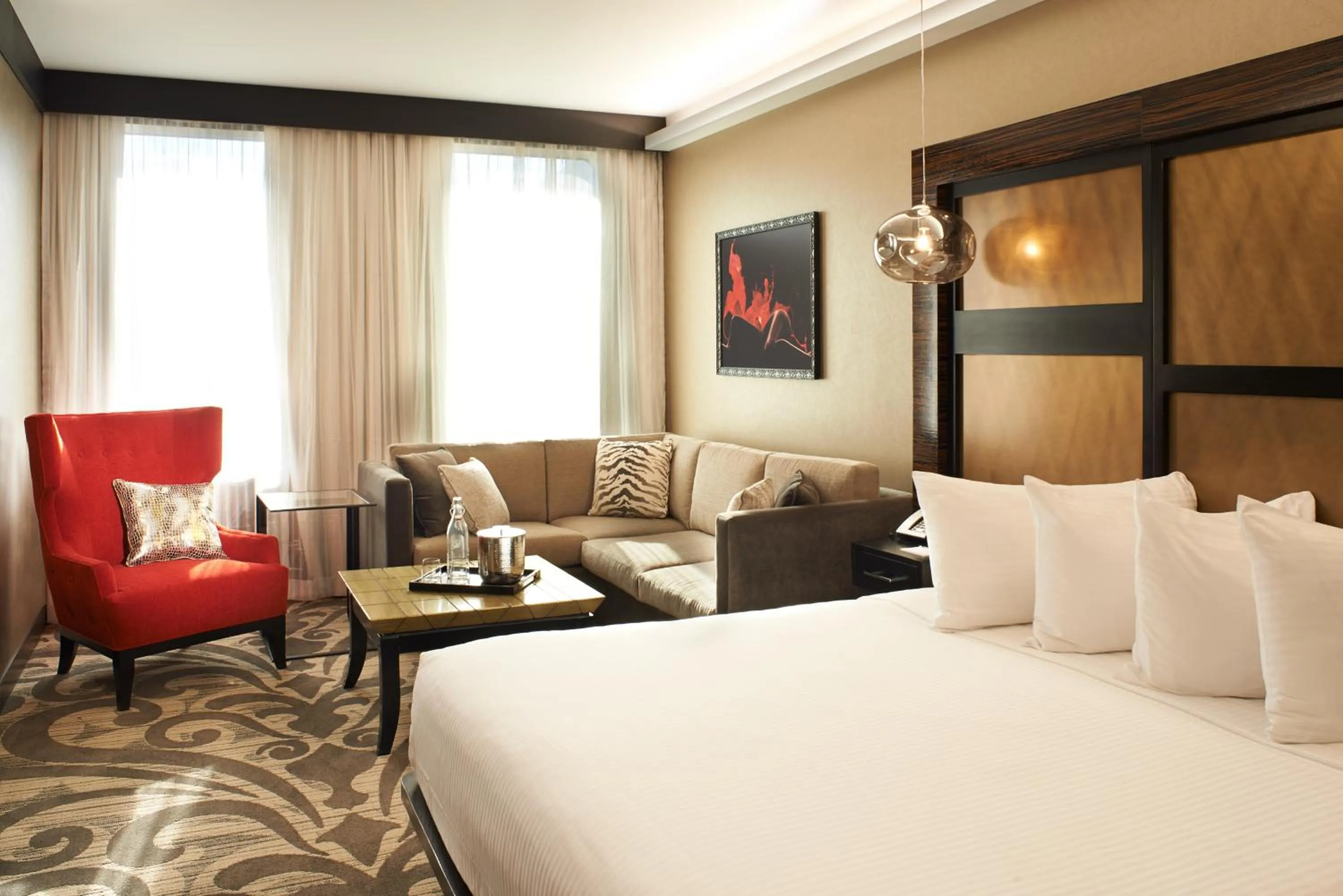 Guest room, 1 King Bed in Metropolitan at The 9, Autograph Collection