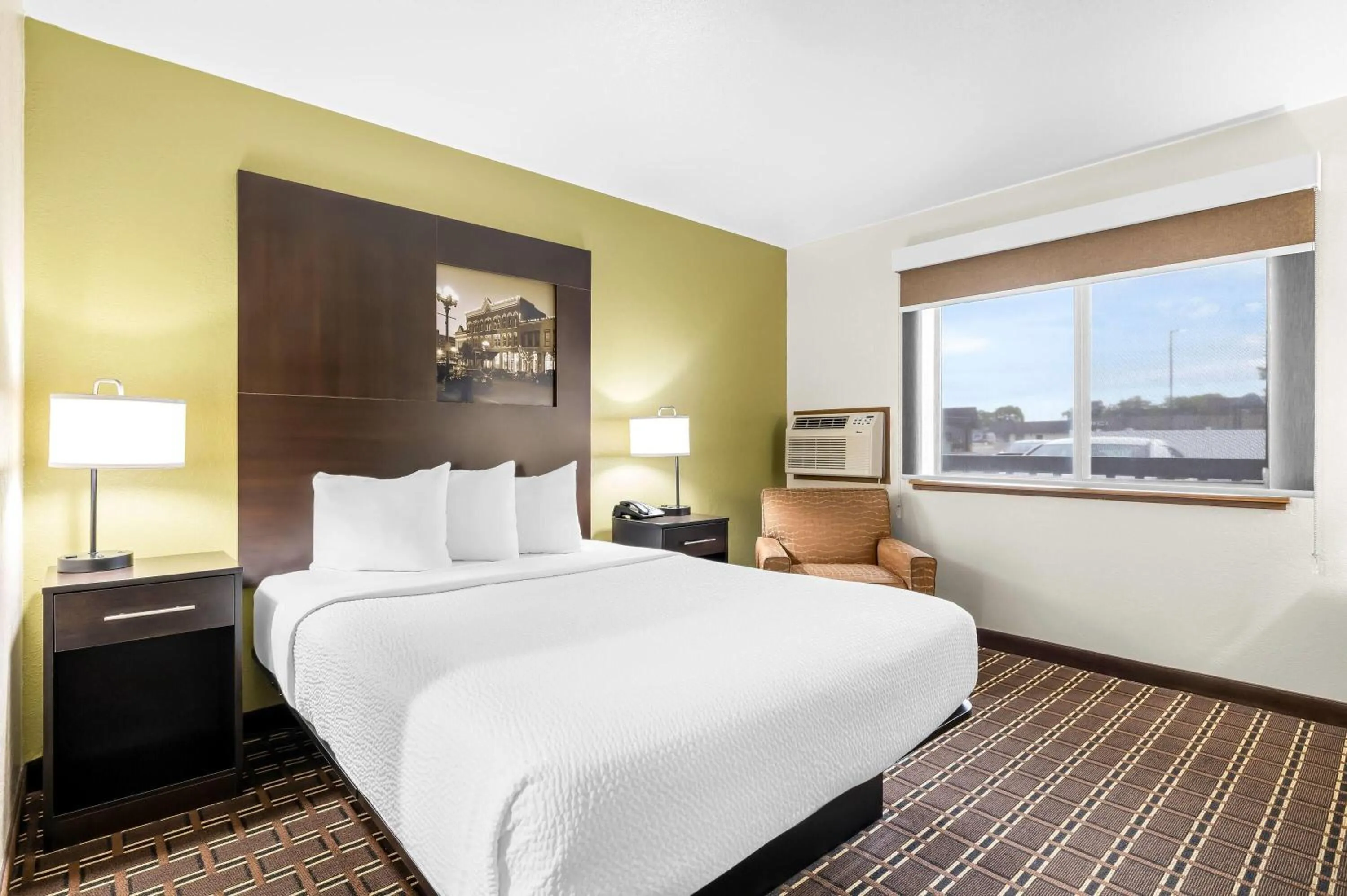 Queen Room - Non-Smoking in Super 8 by Wyndham La Crosse