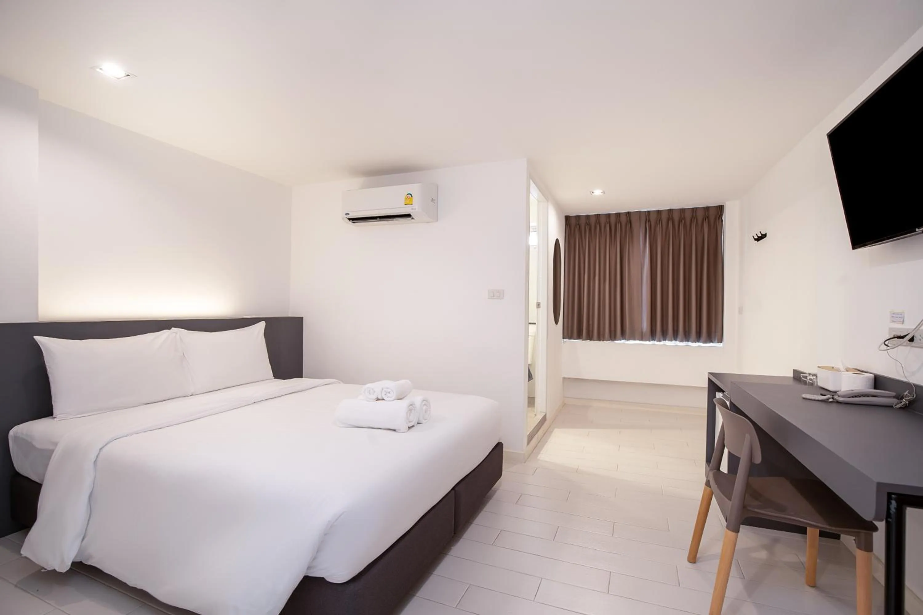 Deluxe Queen Room in The Urban Oasis