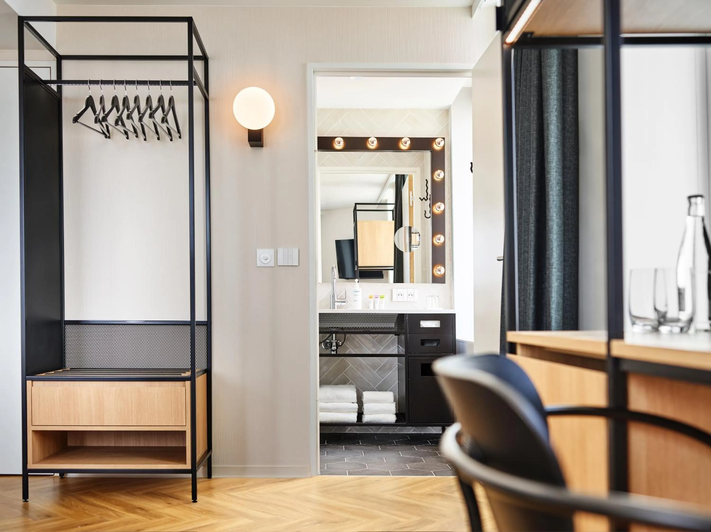 Deluxe Twin Room City View High Floor in H4 Hotel Wyndham Paris Pleyel Resort