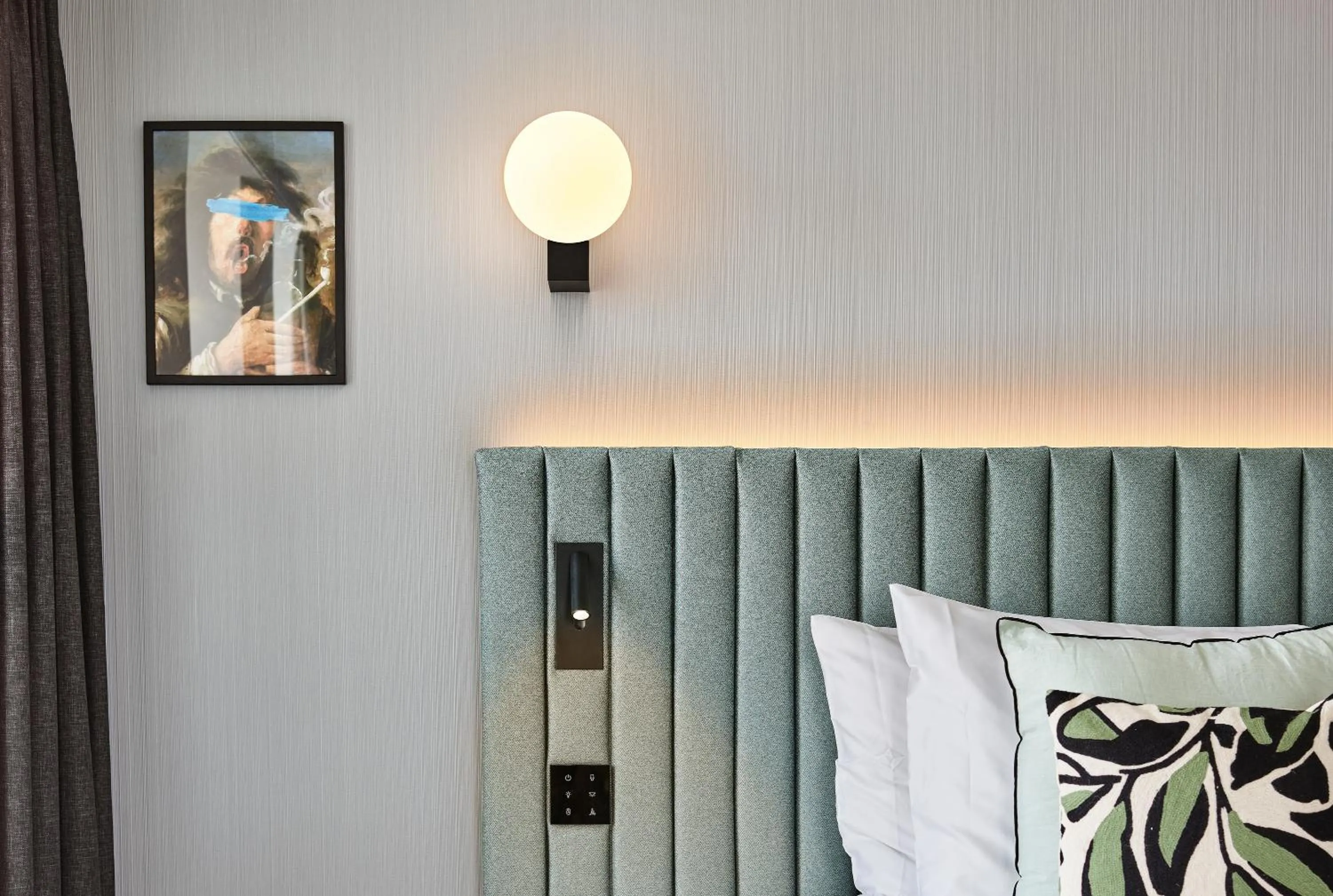 Deluxe Double Room City View High Floor in H4 Hotel Wyndham Paris Pleyel Resort