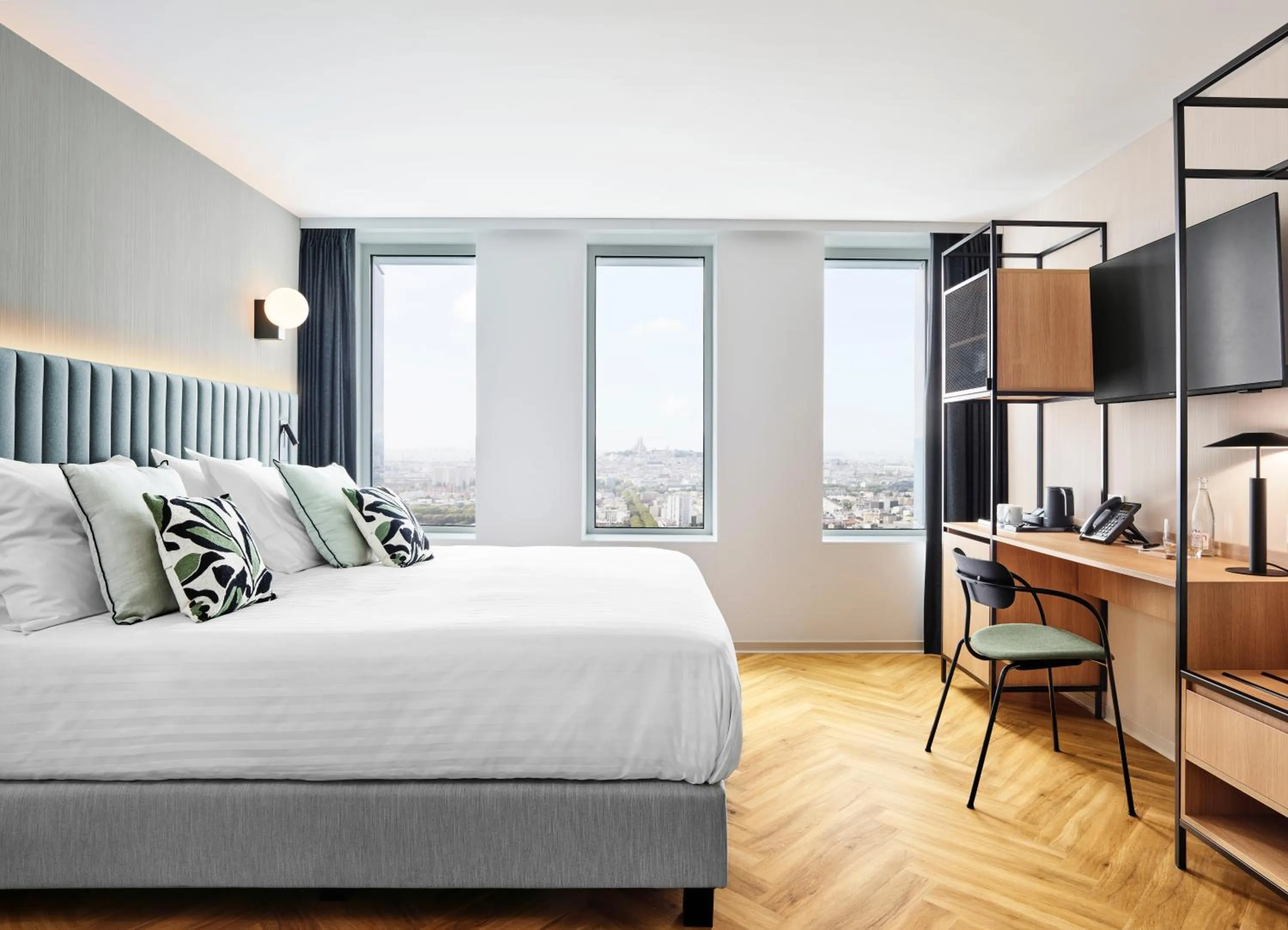 Superior Twin Room High Floor in H4 Hotel Wyndham Paris Pleyel Resort