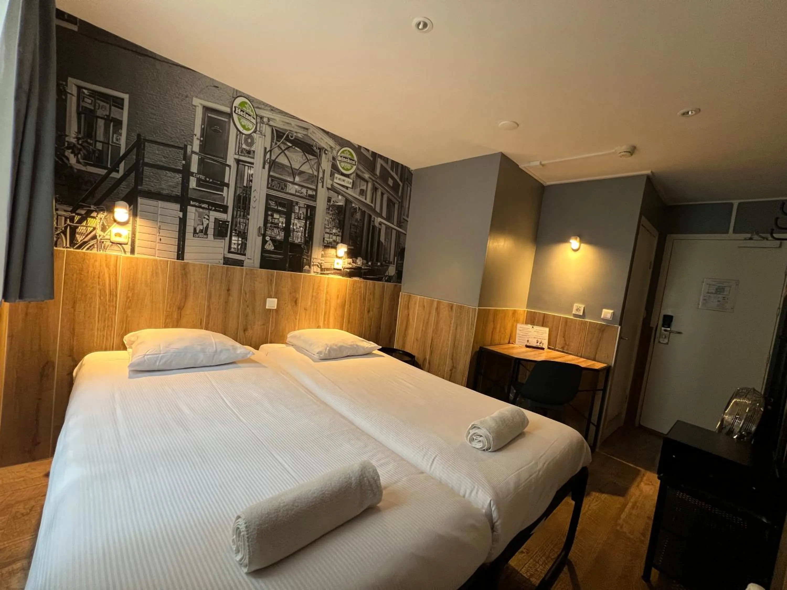 Double or Twin Room with Private Bathroom in Hotel Old Quarter
