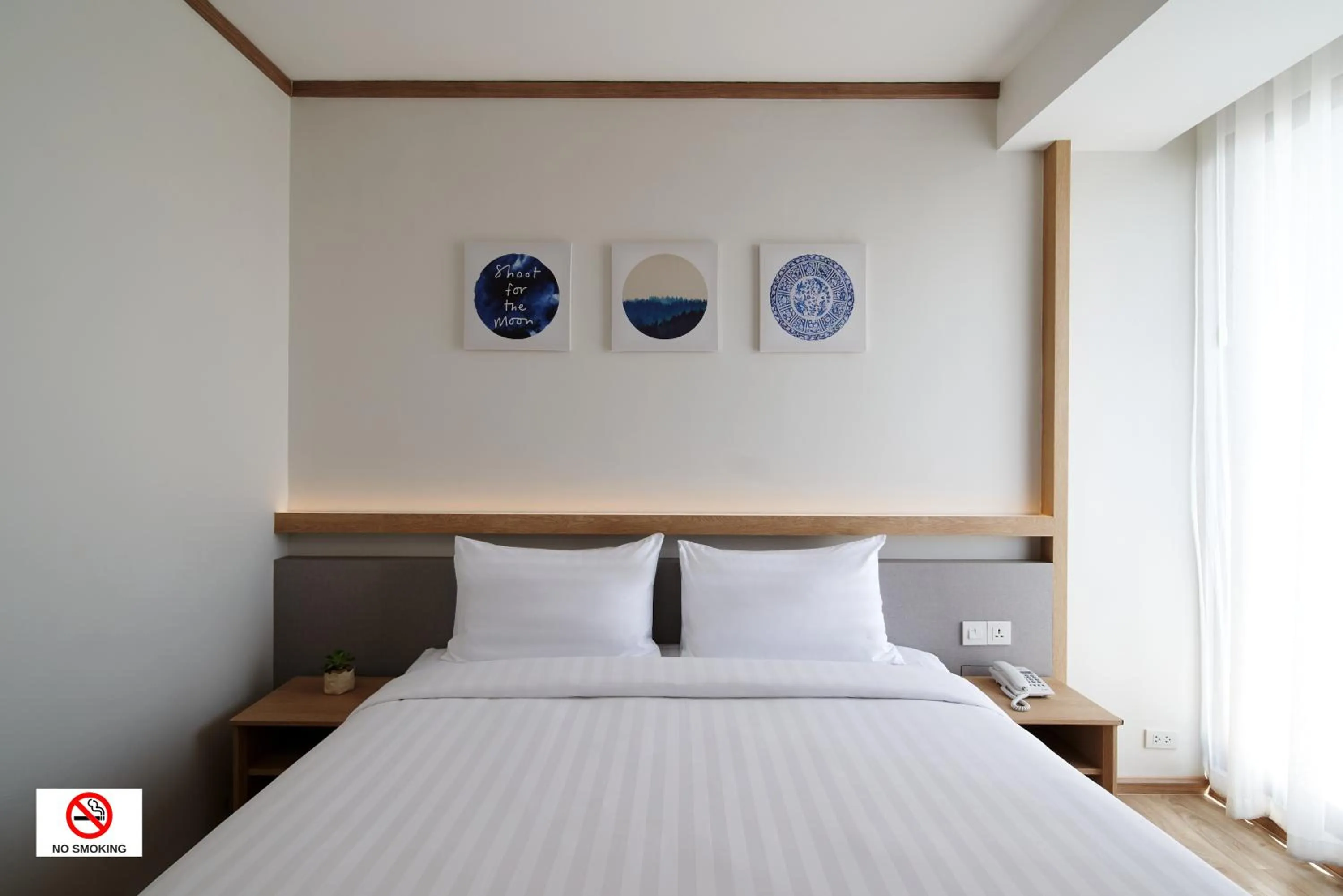 Standard Double Bathtub Tower 2 in Prom Hotel