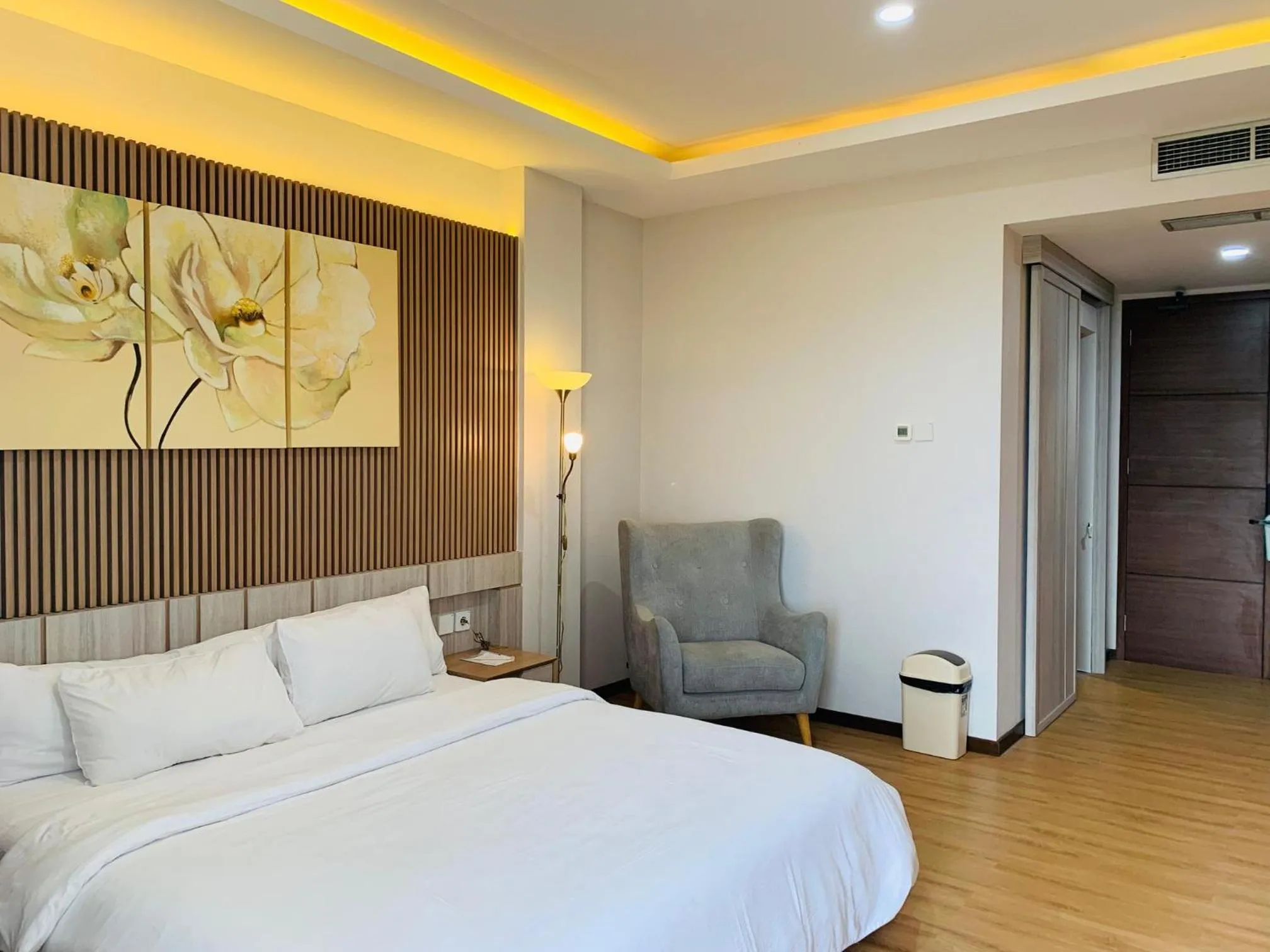 King Room with Pool View in Sinergi Hotel & Villa