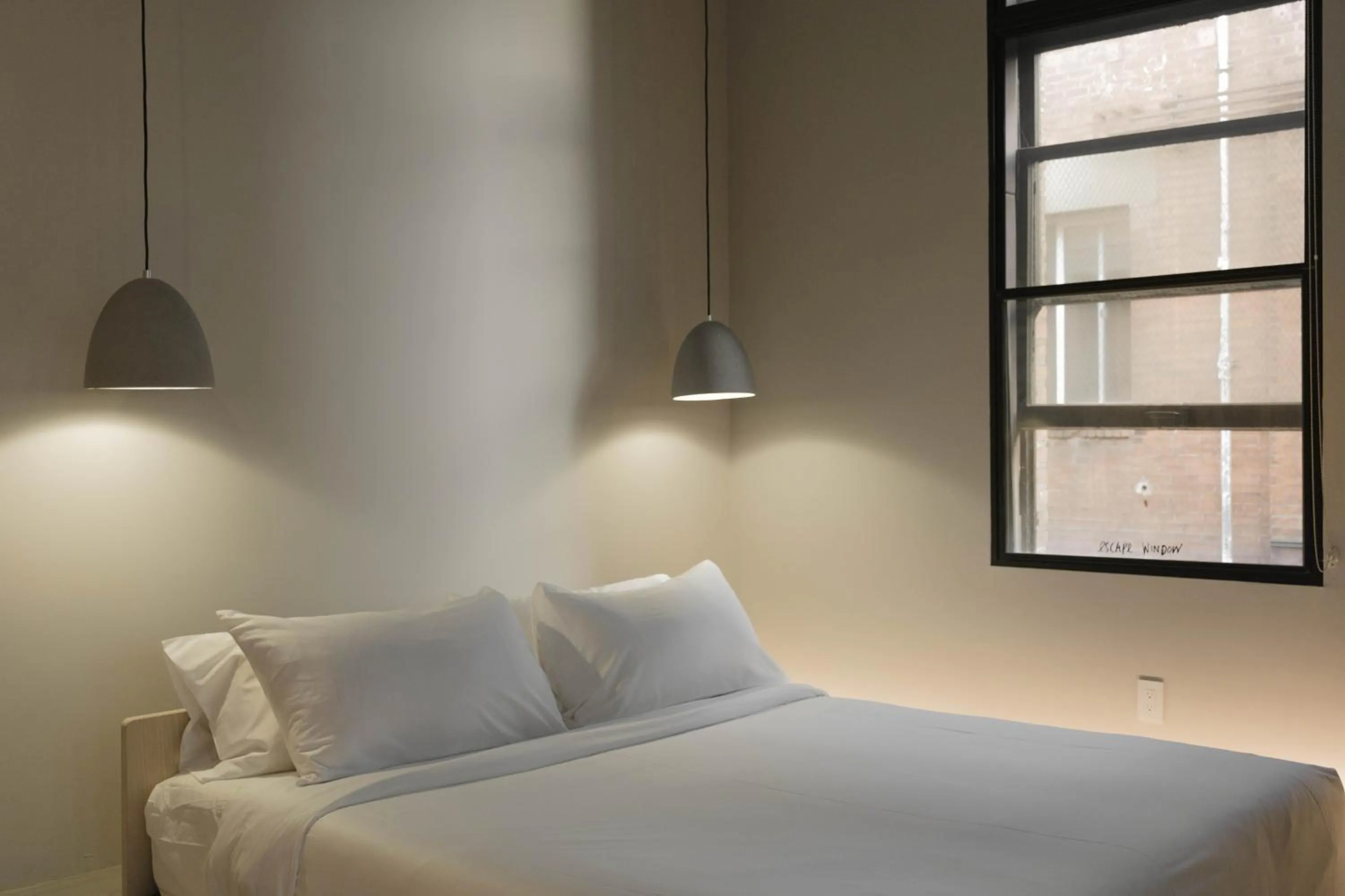 Standard Queen Room in kodō hotel - Heart of LA Arts District