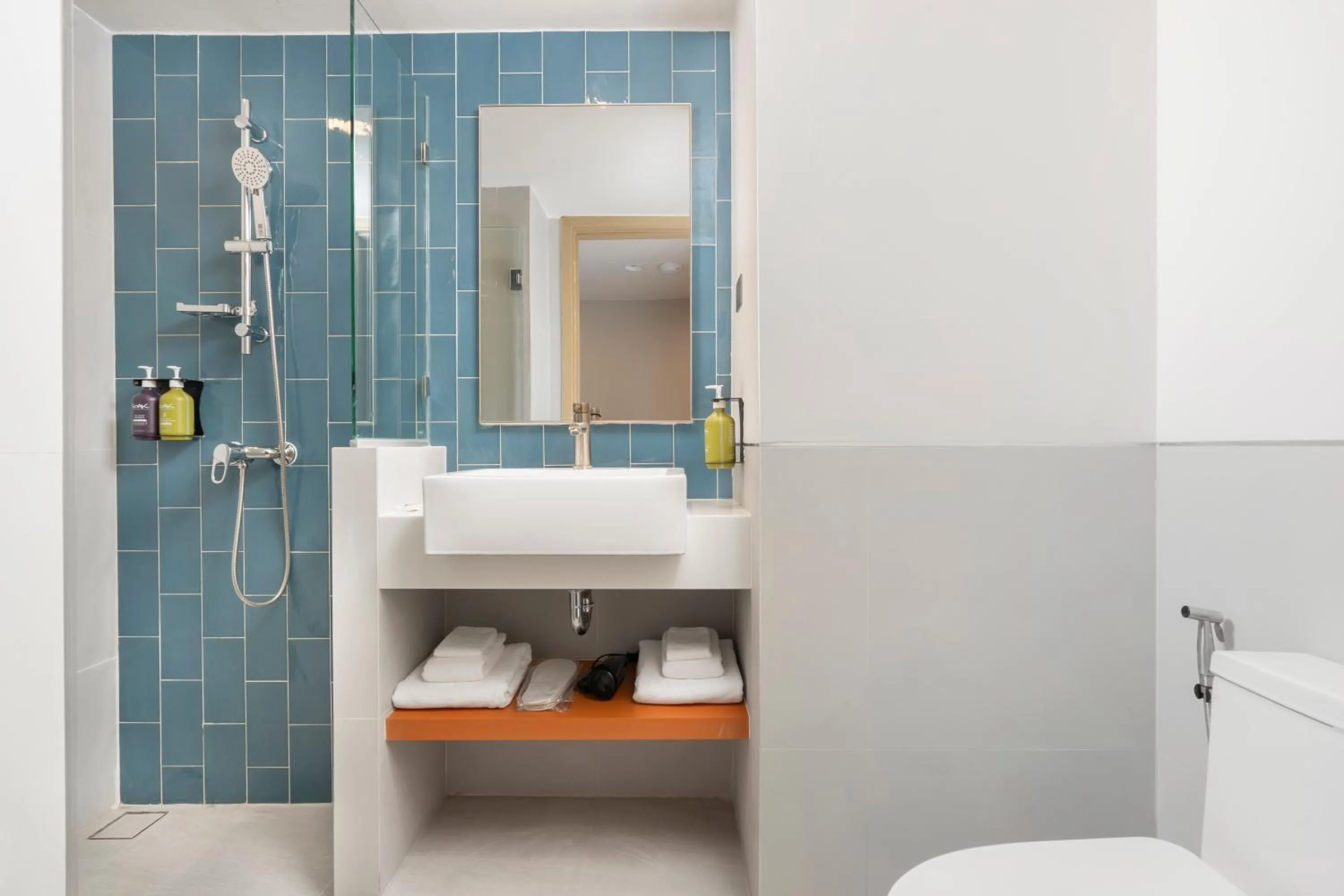 Standard Twin Room in Holiday Inn Express Rayong Map Ta Phut