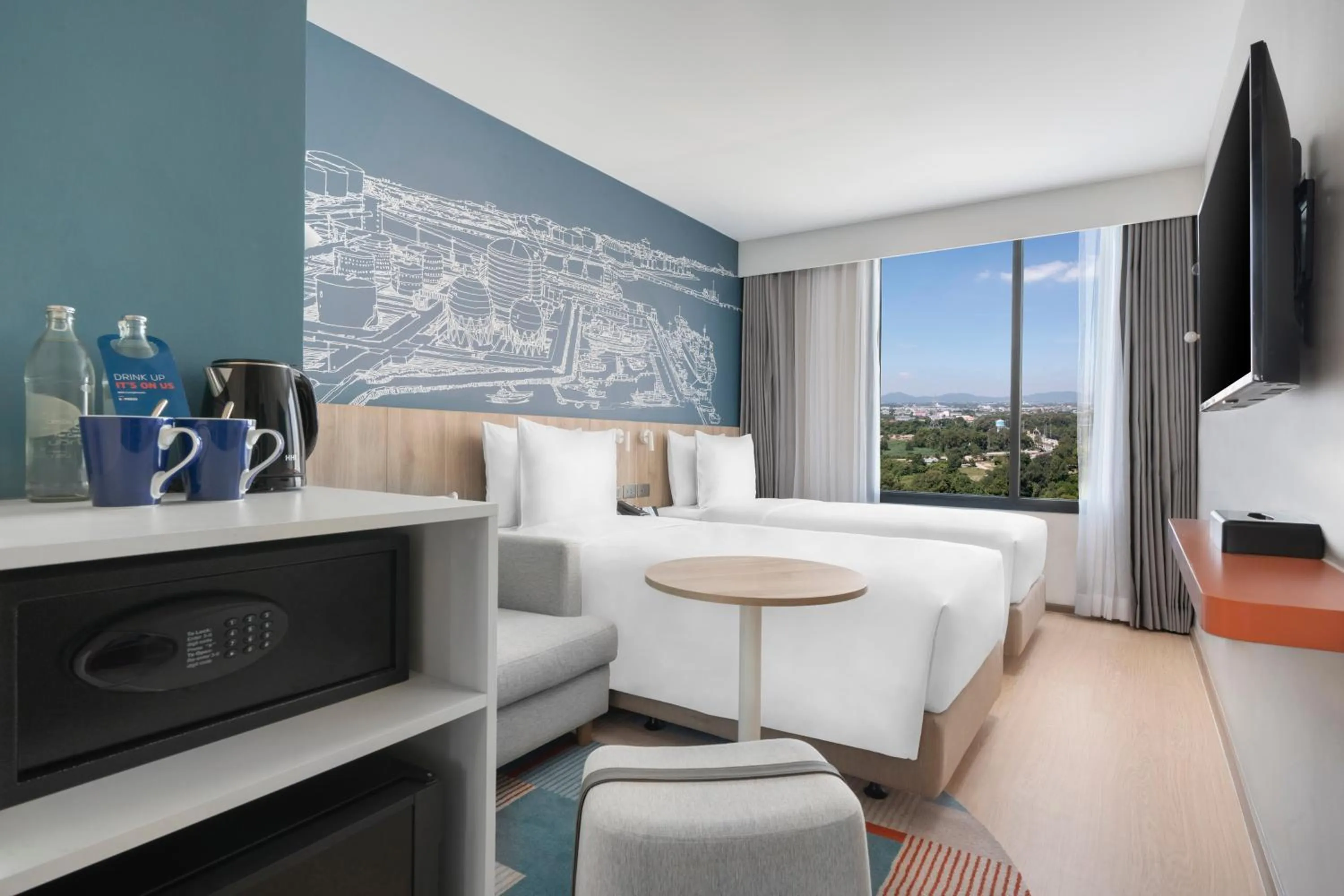 Standard Twin Room - Top Floor/Free Breakfast in Holiday Inn Express Rayong