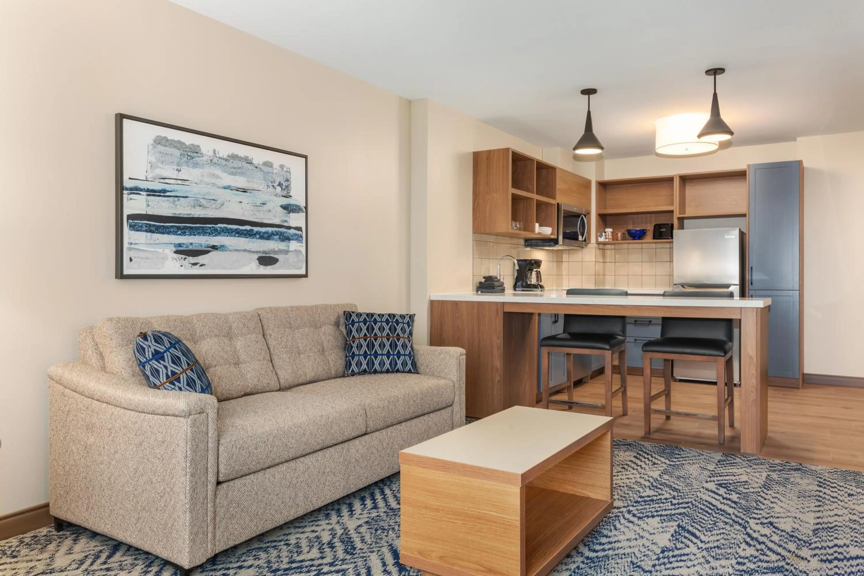 One-Bedroom King Suite with Living and Dining Area in Candlewood Suites Collingwood by IHG