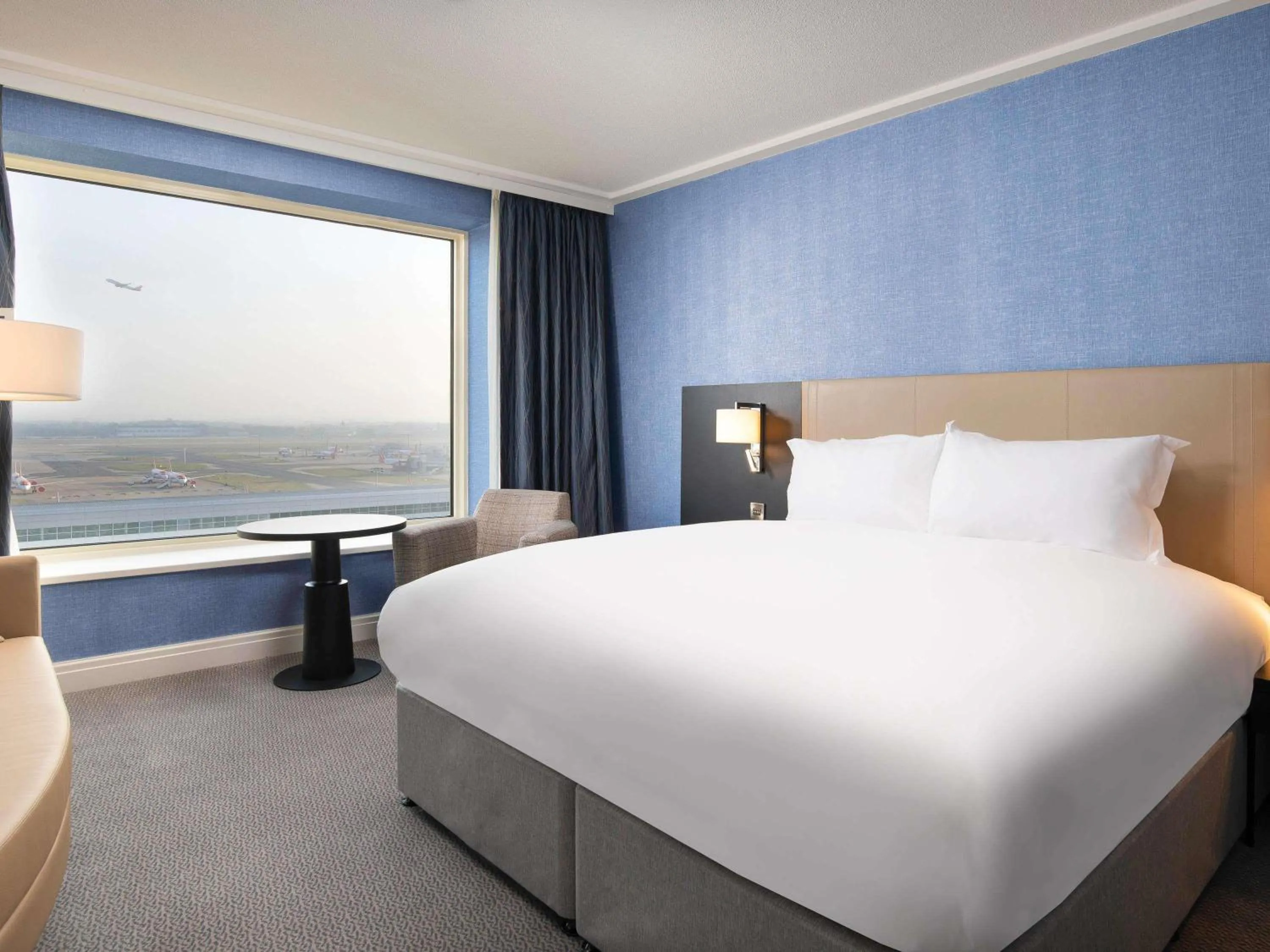 Luxury Queen Room with View - Lounge Access in Sofitel London Gatwick