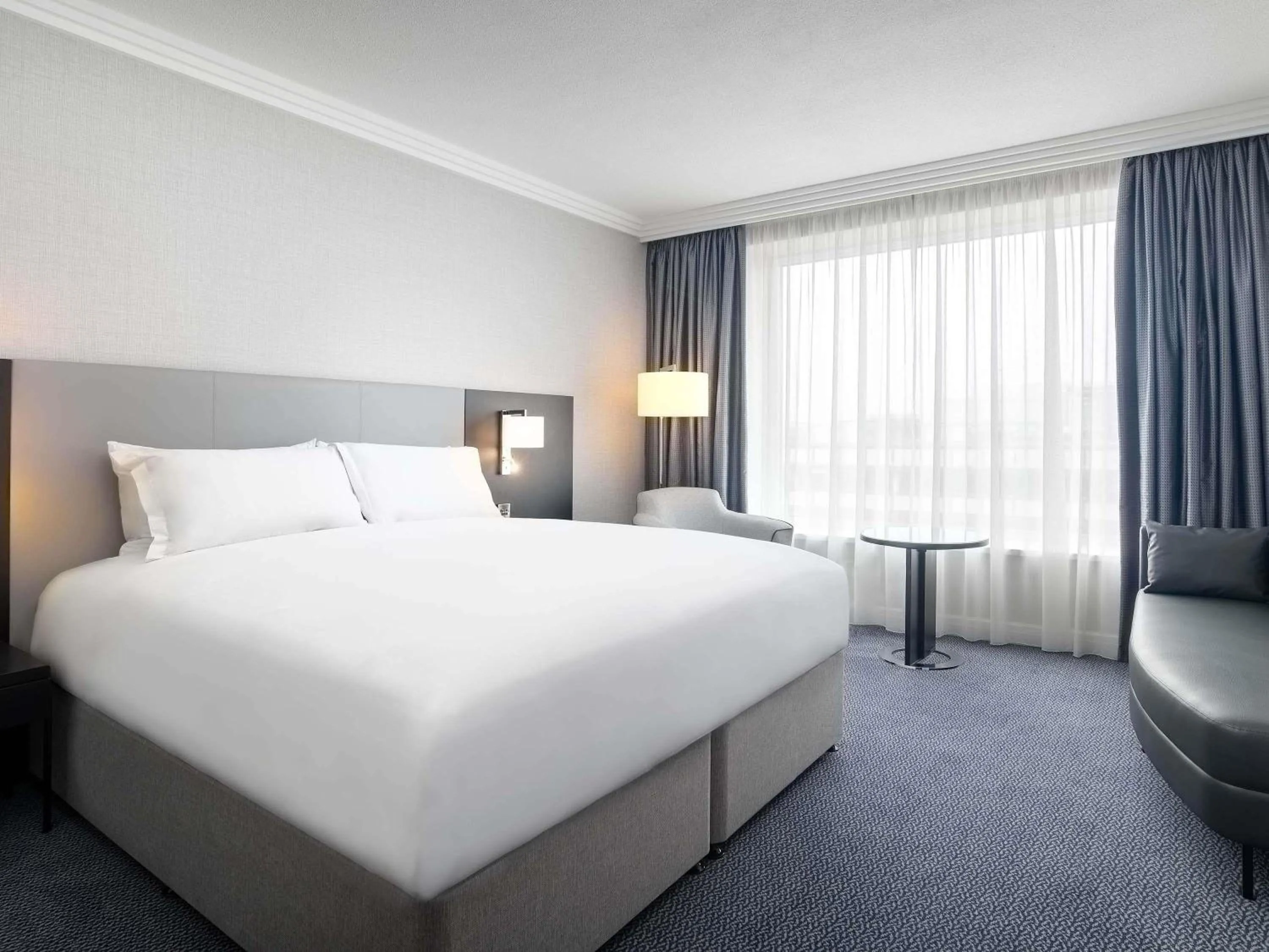 Superior Queen Room with Runway View in Sofitel London Gatwick